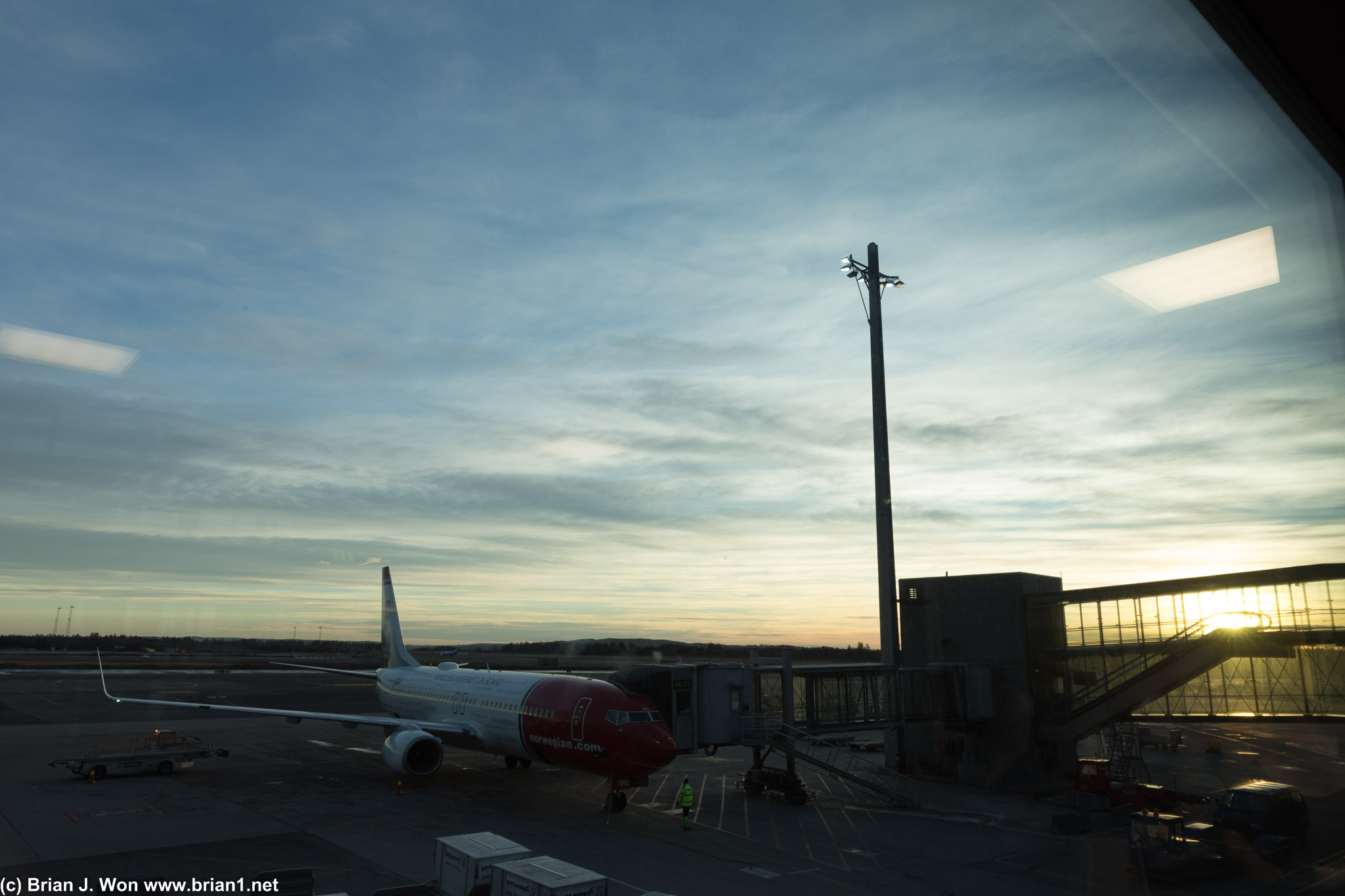 Norwegian Air 737-800 greets the sunrise.