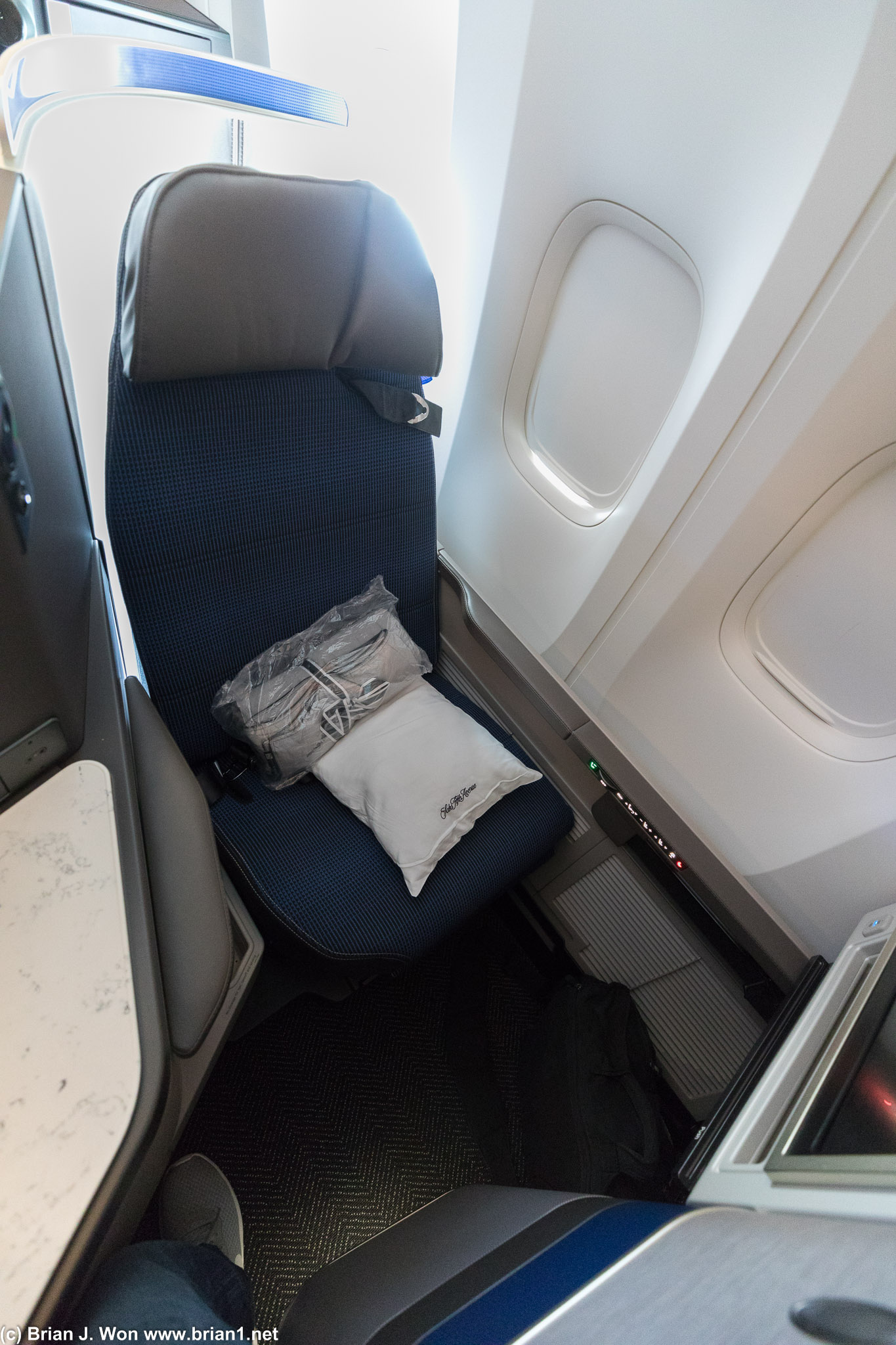 Window seats in odd-numbered rows are very private.