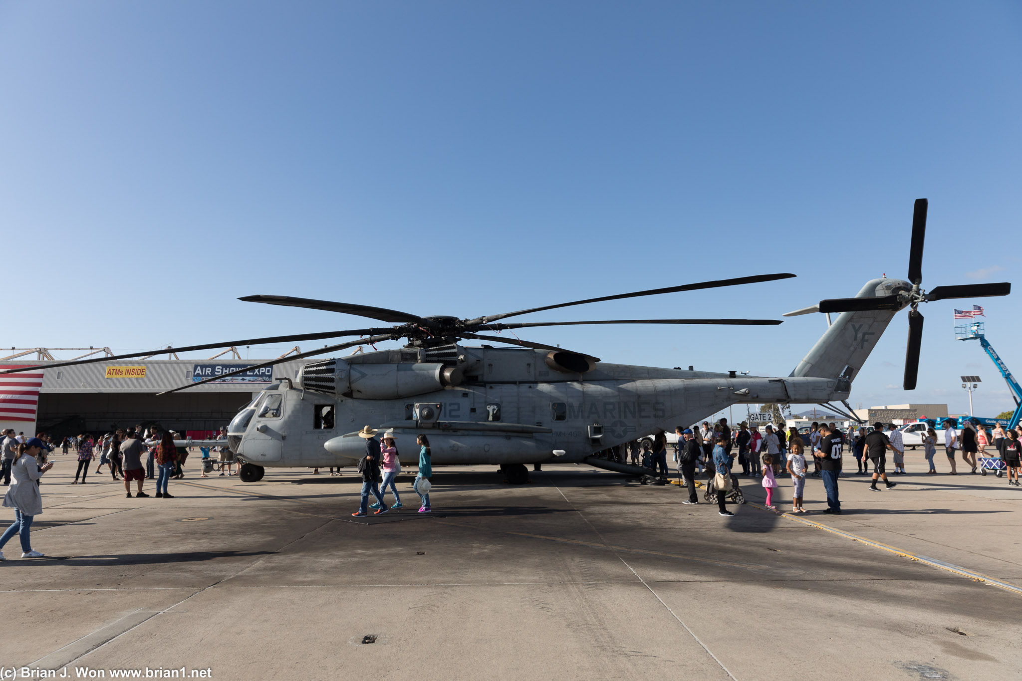 Sikorsky CH-53E Super Stallion. That is a damned big helicopter.