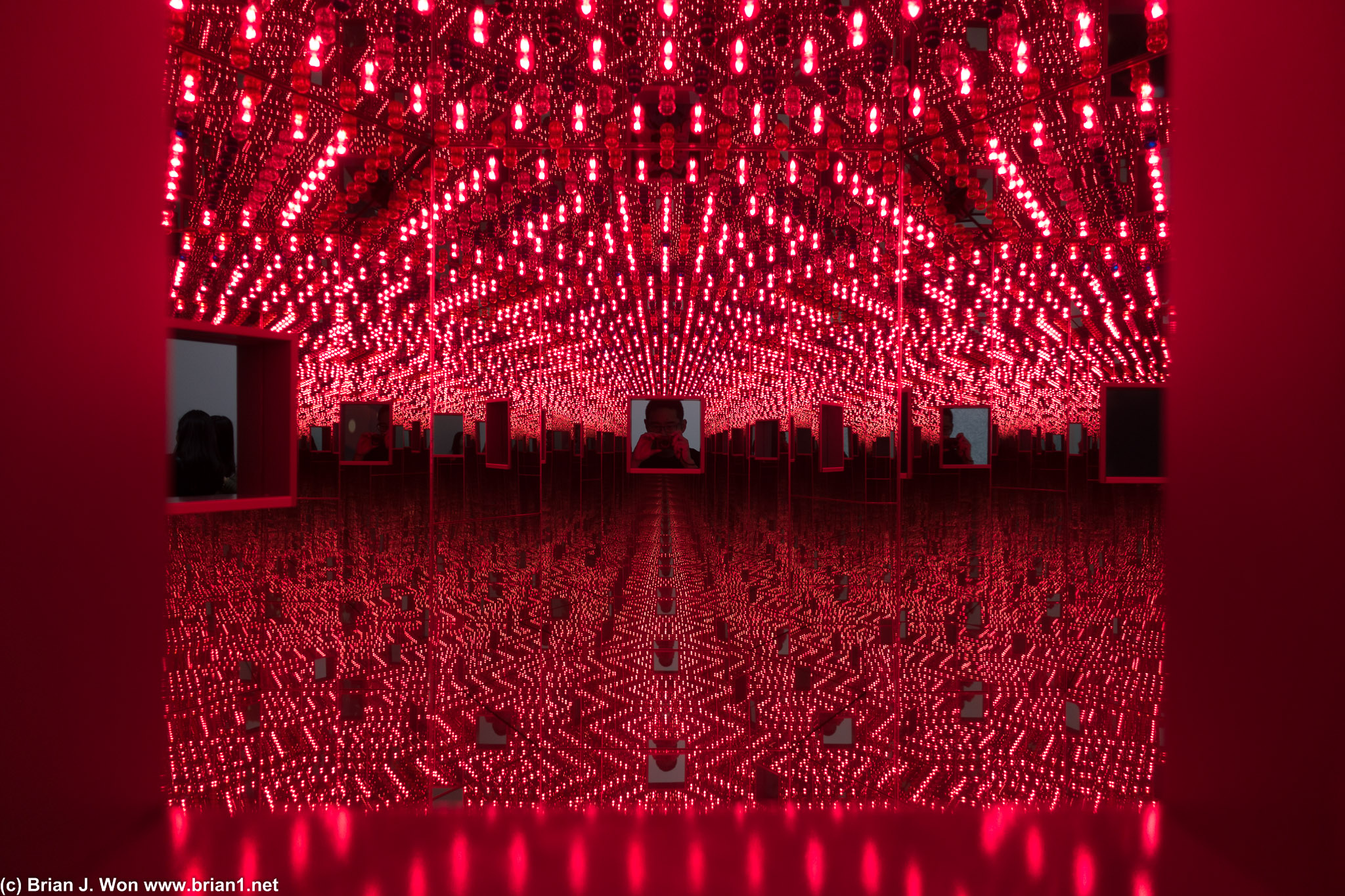 Infinity Mirrored Room - Love Forever.