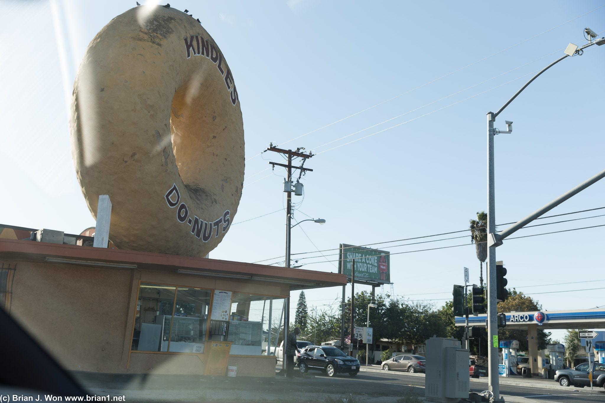 One of the OG huge donuts still standing. Currently home to Kindle's Donuts.
