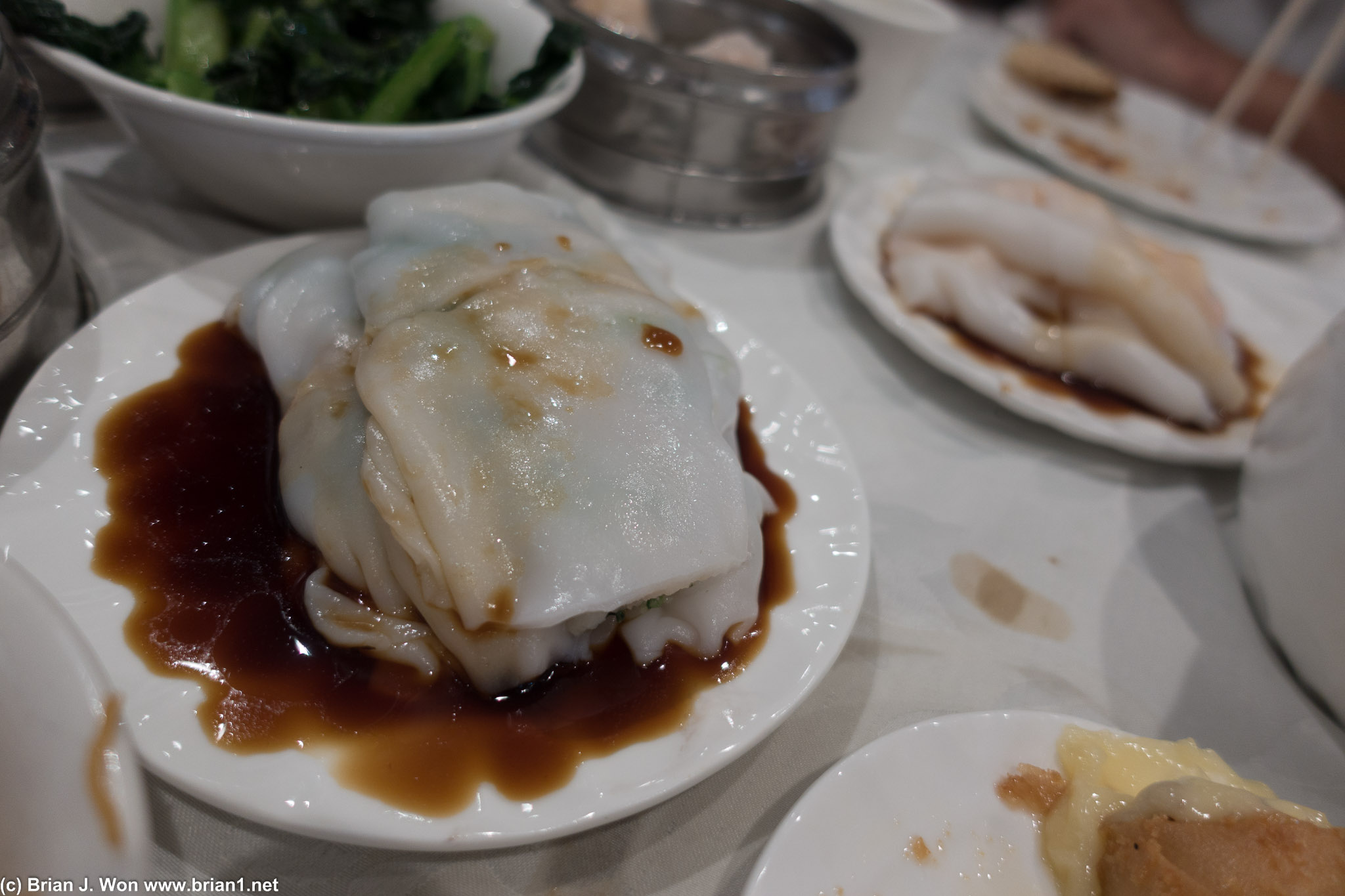 Har cheung fun and fish cheung fun. Latter was surprisingly good. Skins all too thick.
