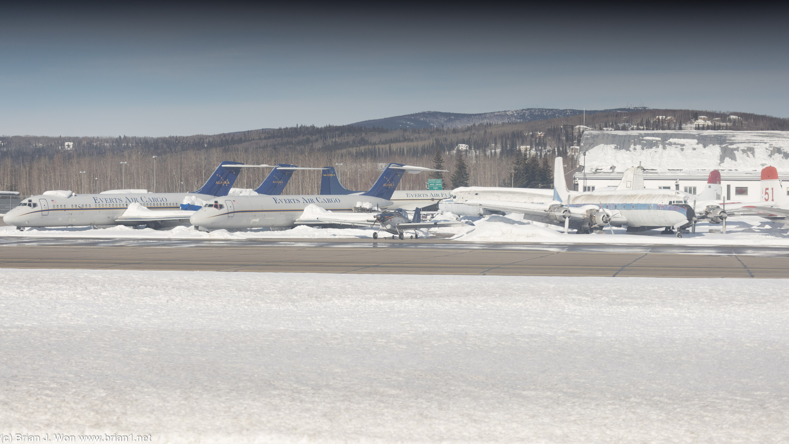 MD-80's and DC-6's of Everts Air Cargo in the snow.