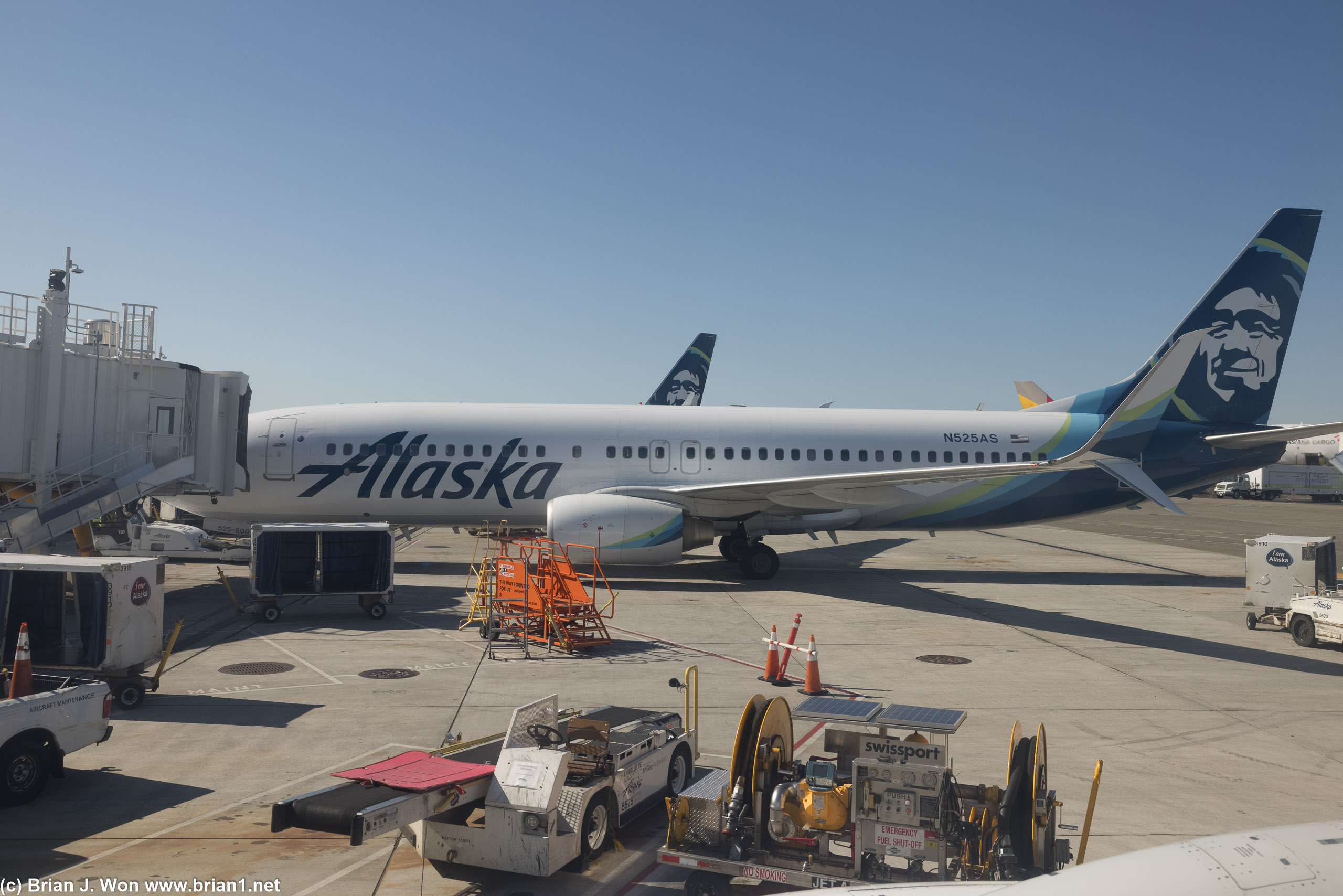 SeaTac means Alaska Airlines 737's everywhere.