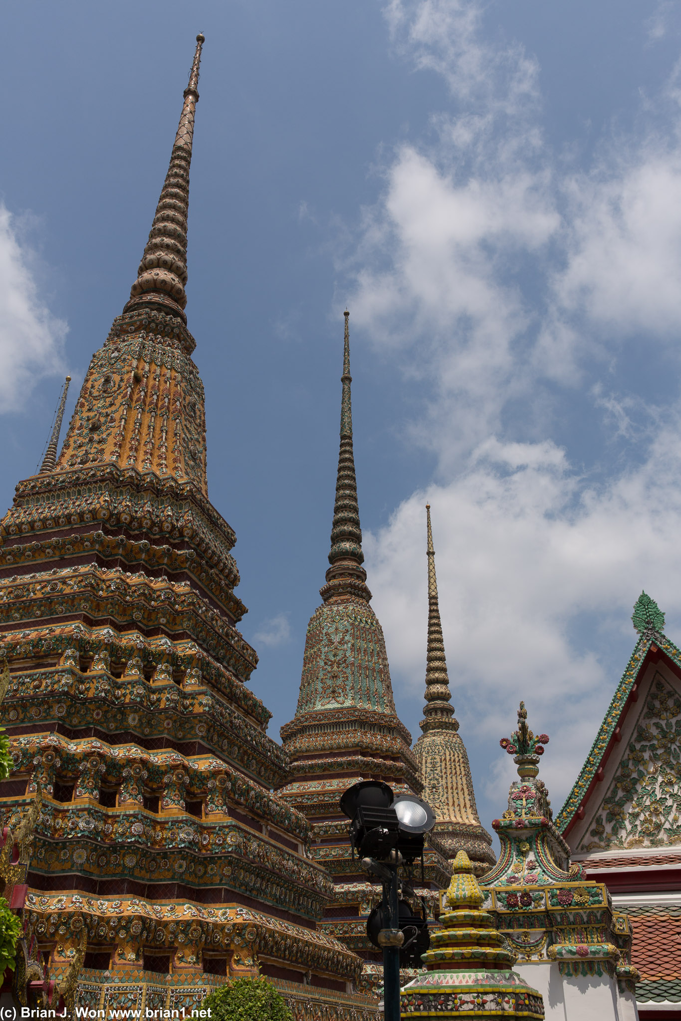 Phra Maha Chedi Si Ratchakan.