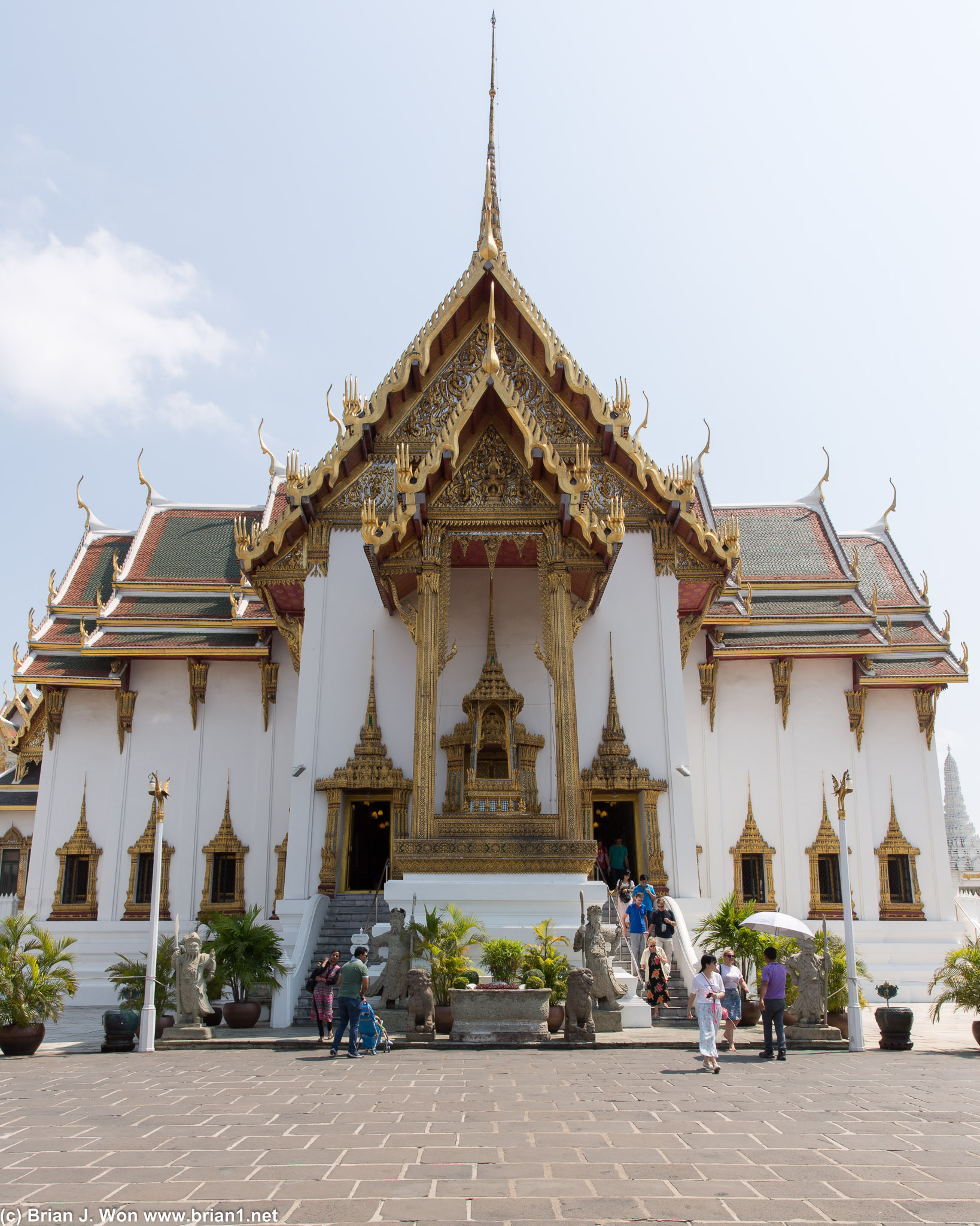 Phra Thinang Dusit Maha Prasat, hall for lying-in-state kings, queens, and honored members of the royal family.