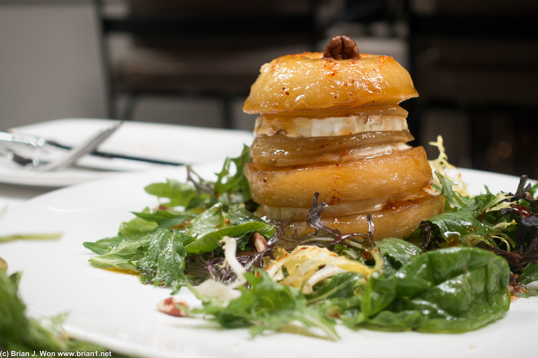 Goat cheese and caramelized apple millefeuille, superb when hot.