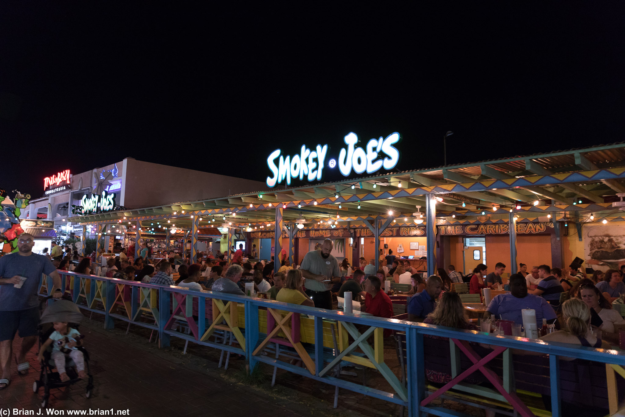 Smokey Joe's was packed. Probably should've gone here if I was going to be stuck with tourist traps?