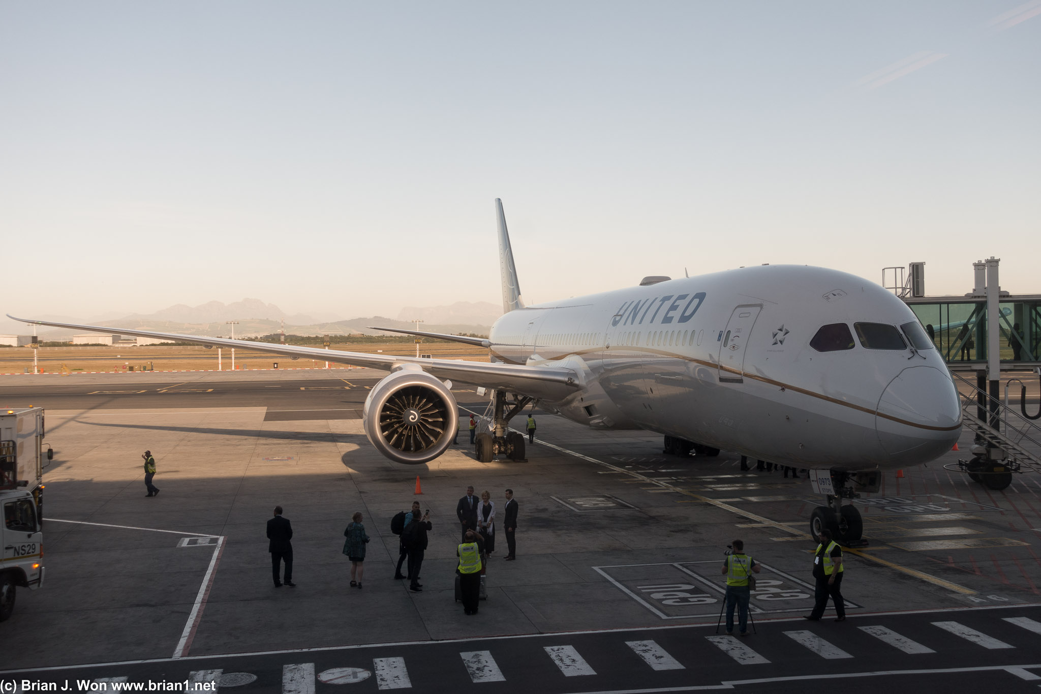 Boeing 787-9, United fleet #3973.