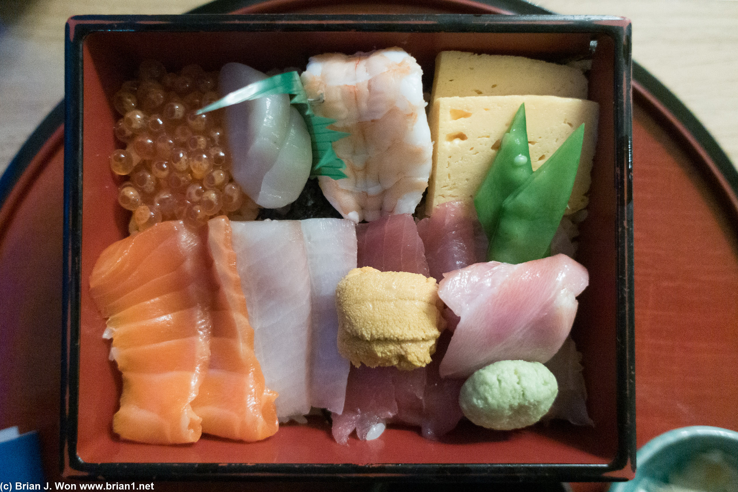Kaisendon premium: ikura, hotate, shrimp, tamago, otoro, maguro, uni, hamachi, sake.