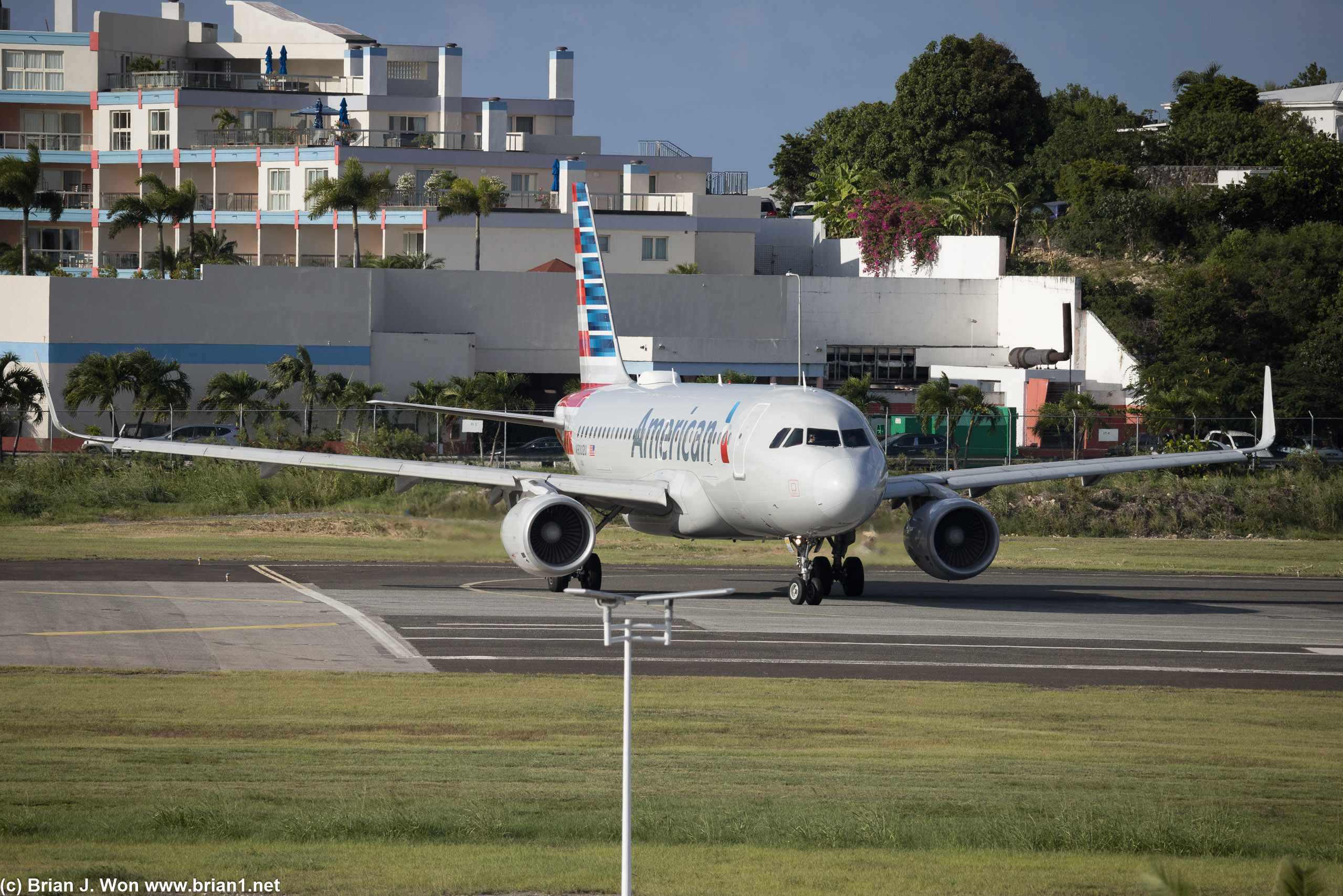 American Airlines Airbus A319 taxiing on to the runway.