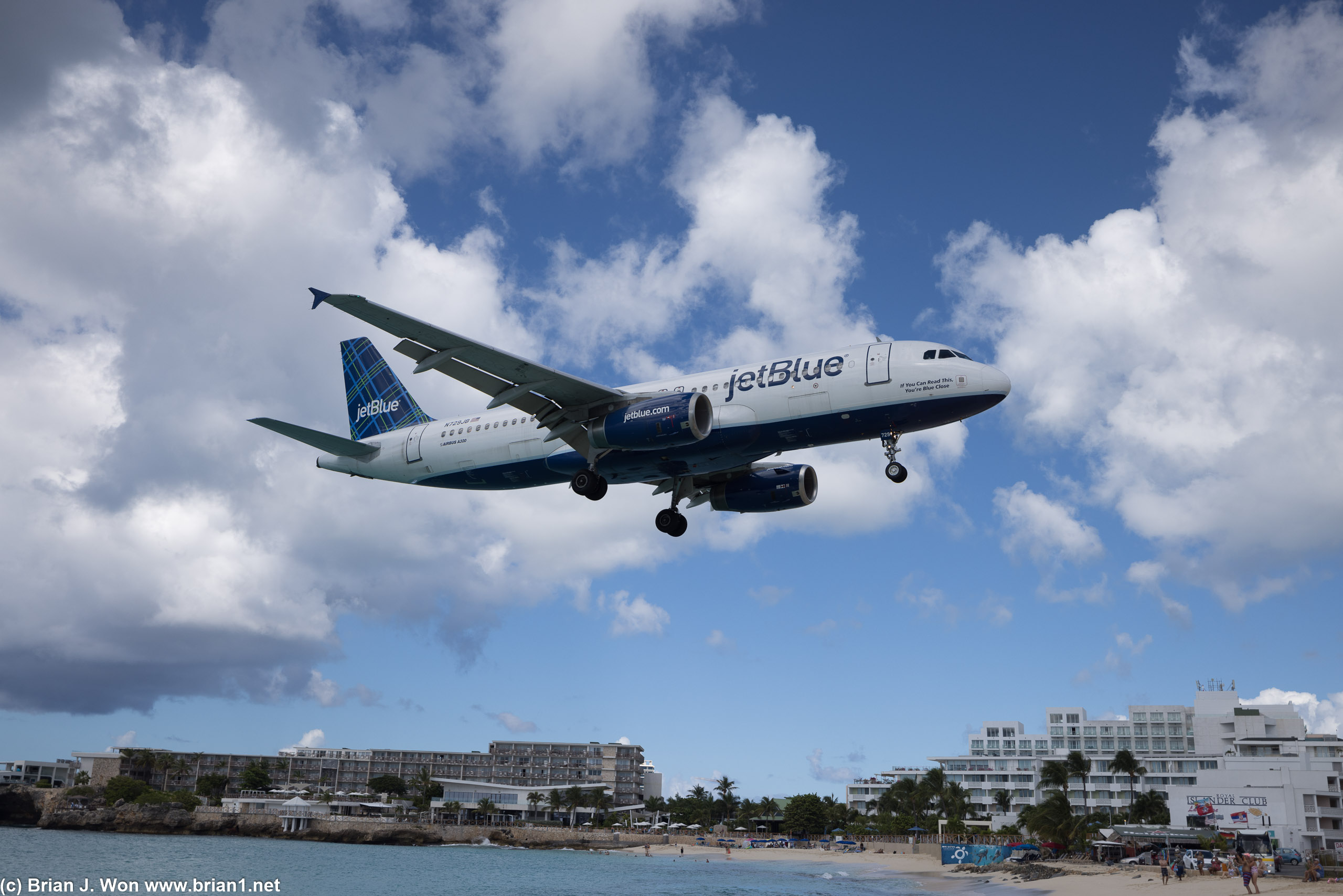 JetBlue Airbus A320 on final approach to Princess Juliana International Airport in Sint Maarten.