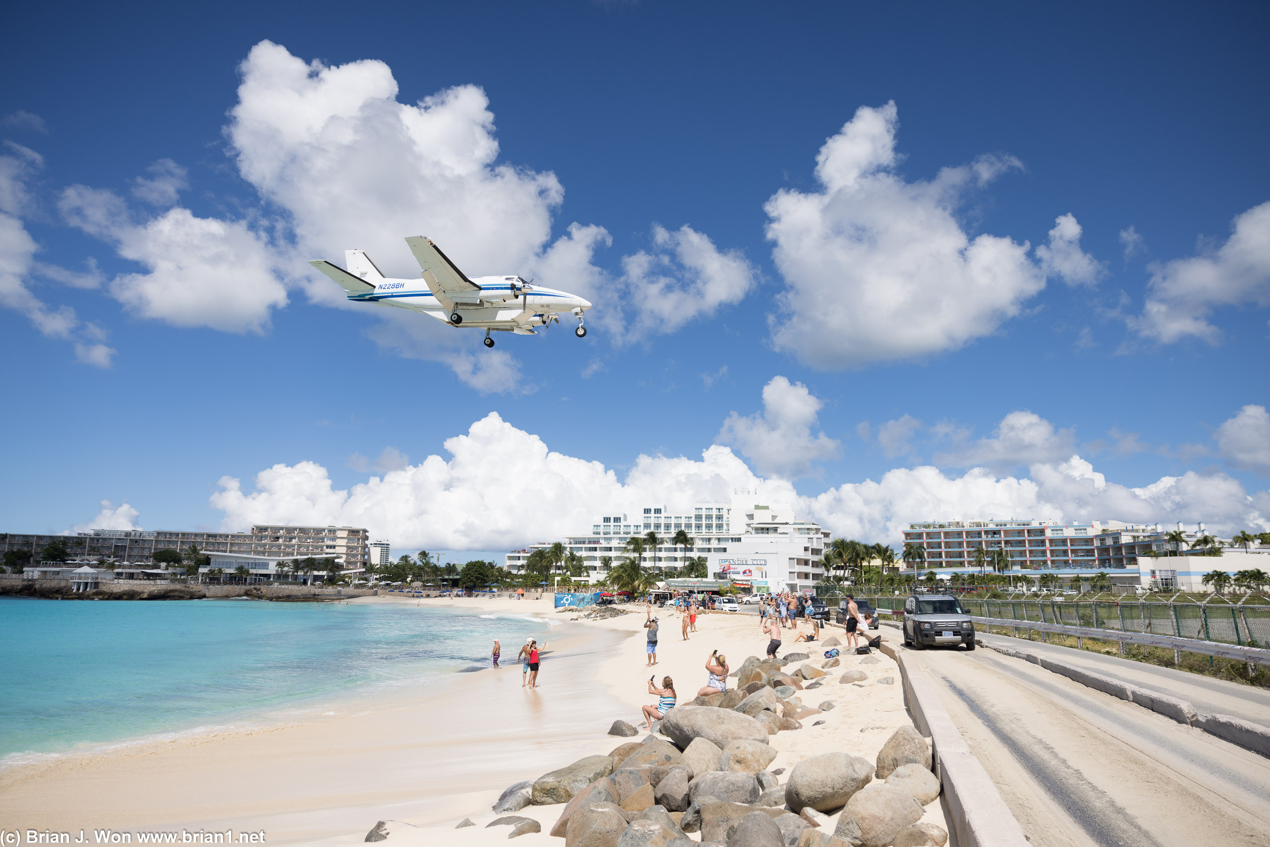 Ameriflight Beech C-99 on final approach.