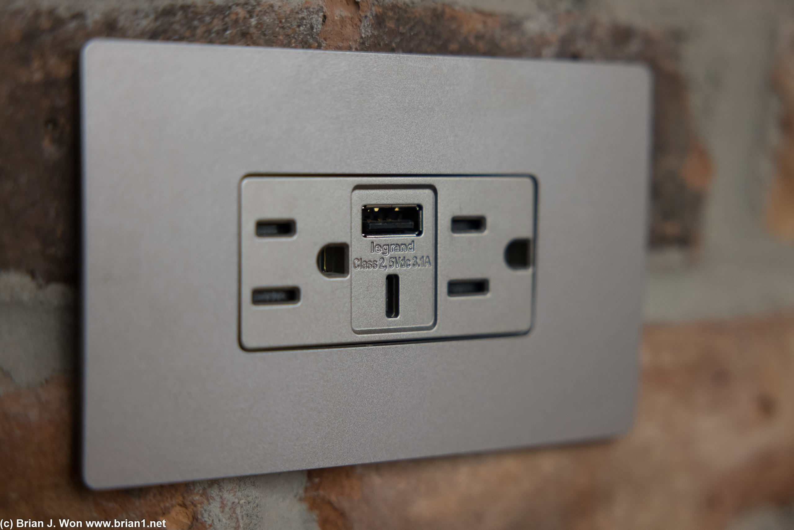 Power outlets include USB-A and USB-C.