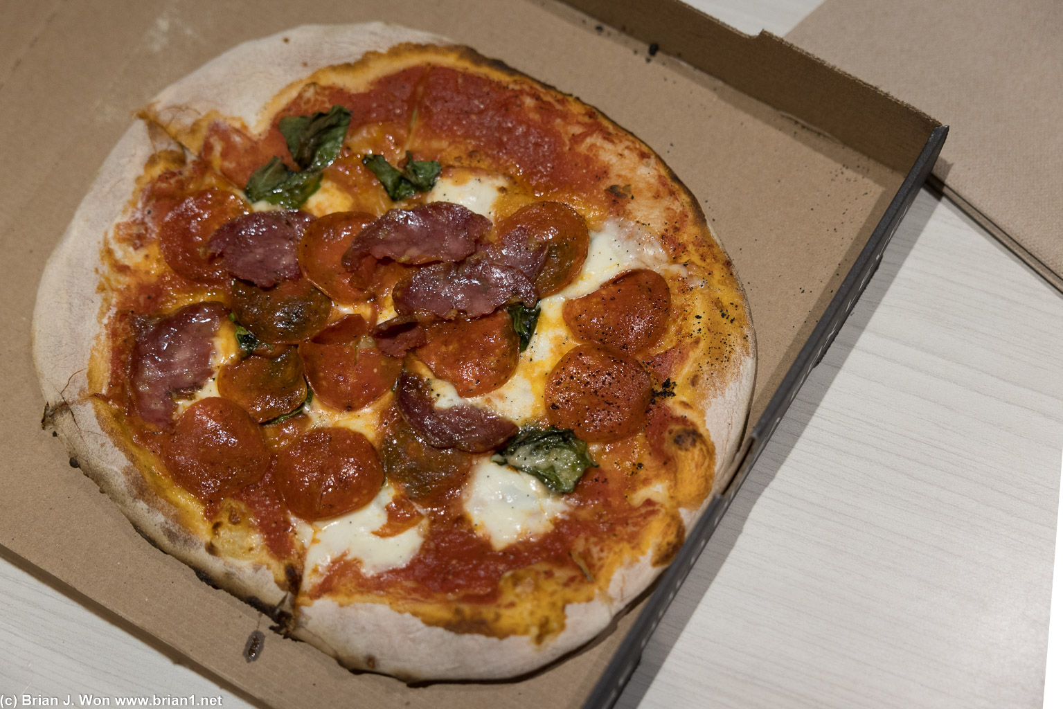 The airport outpost of 800 Degrees Pizza is decidedly lacking vs. the original.