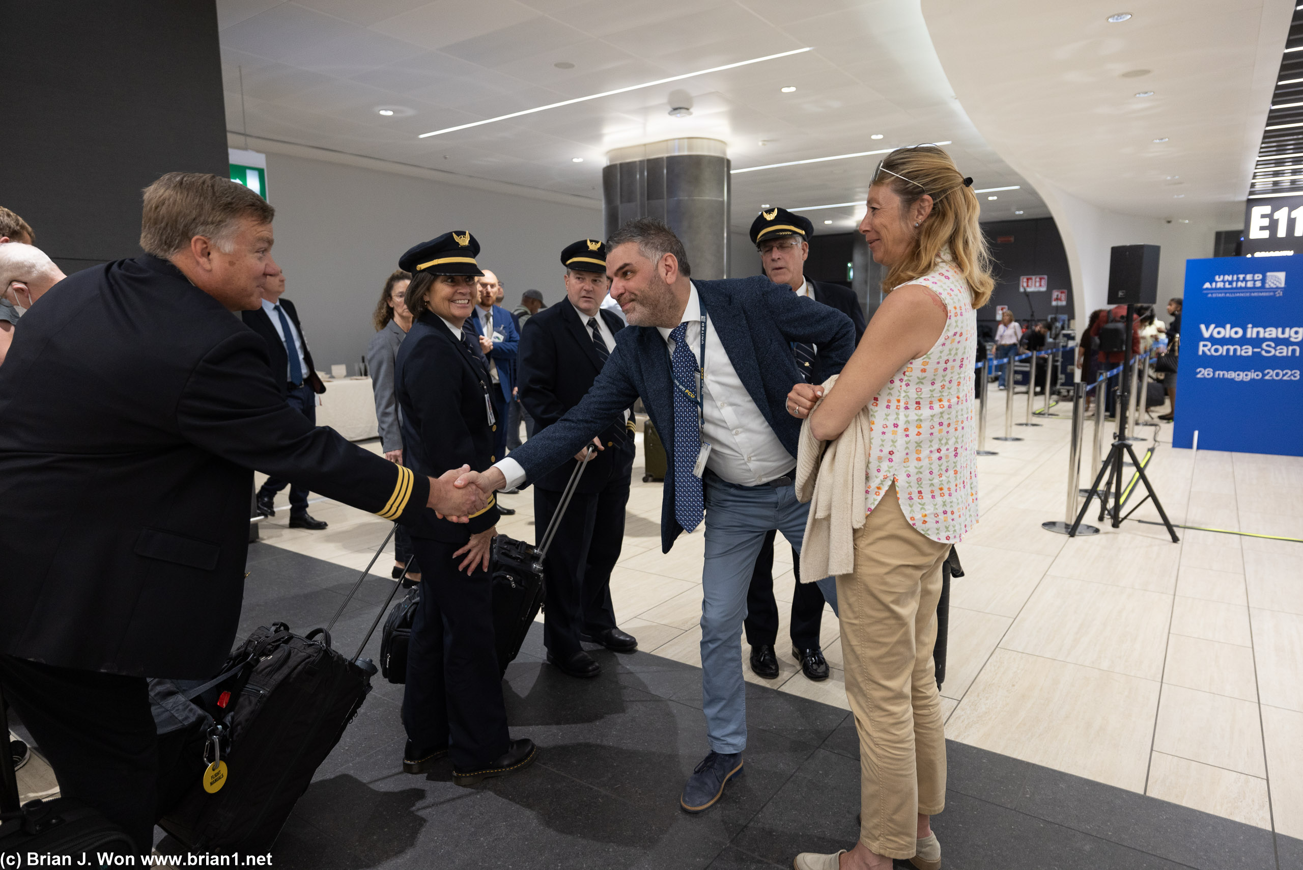 United's manager in Italy greeting the flight crew for FCO-SFO.