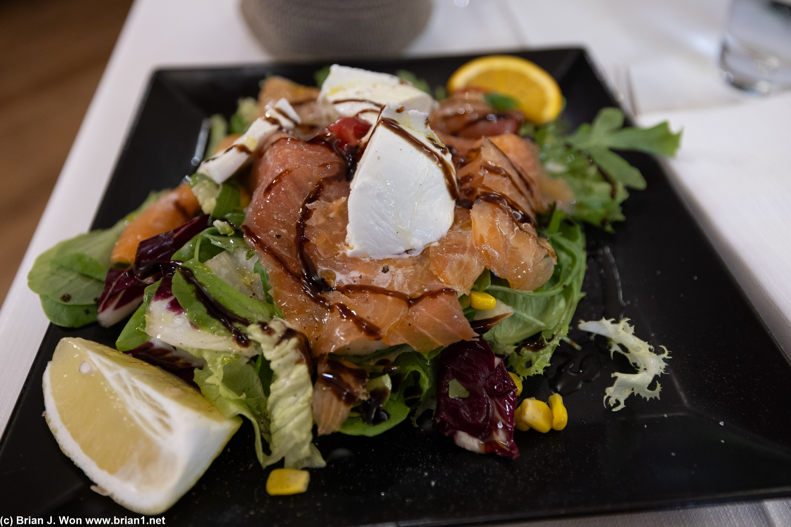 Carpaccio di Rucola-- rocket salad with smoked salmon and mozzarella was quite substantial.