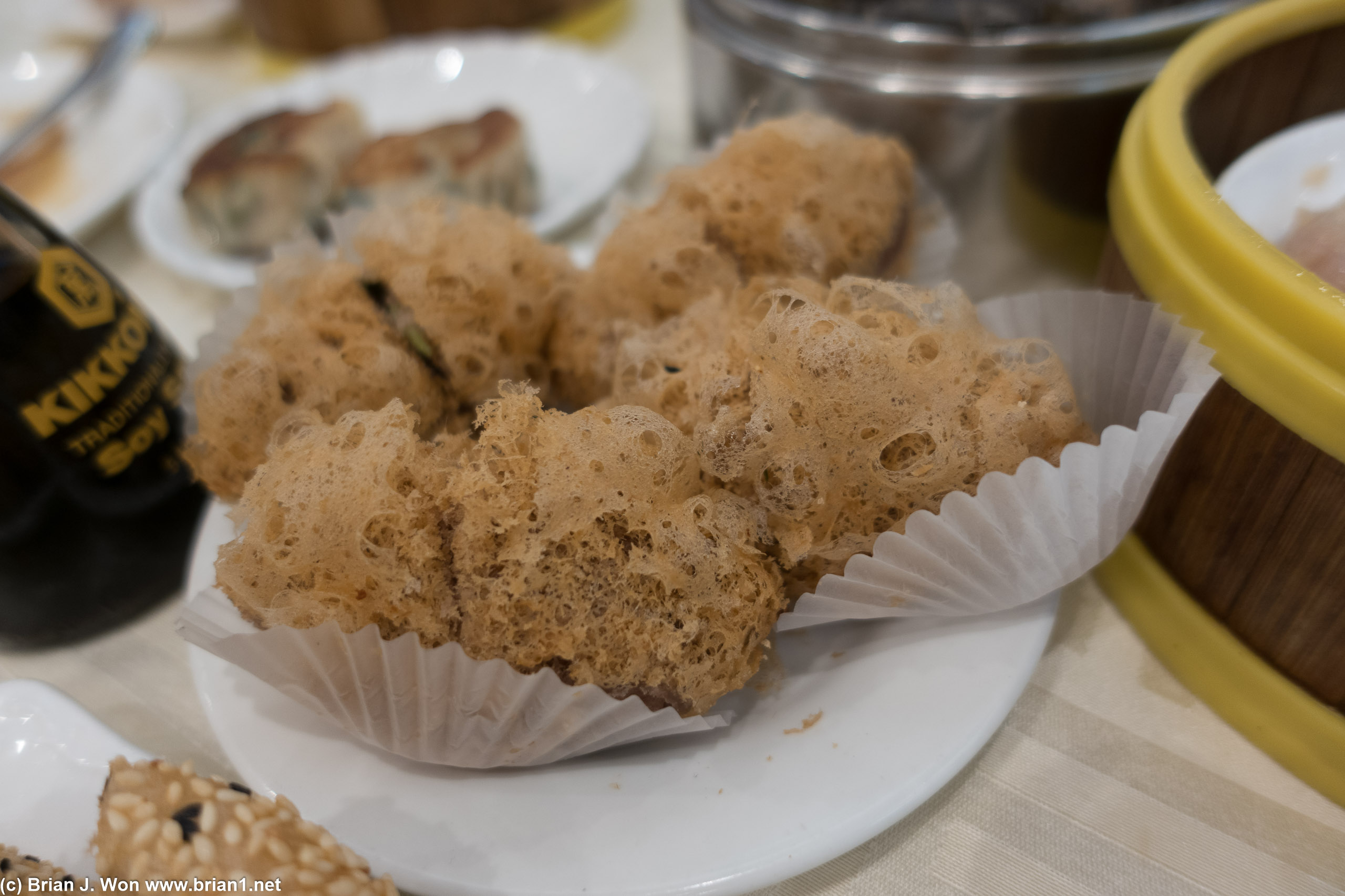 Wu gok - deep fried taro balls. Who needs arteries?