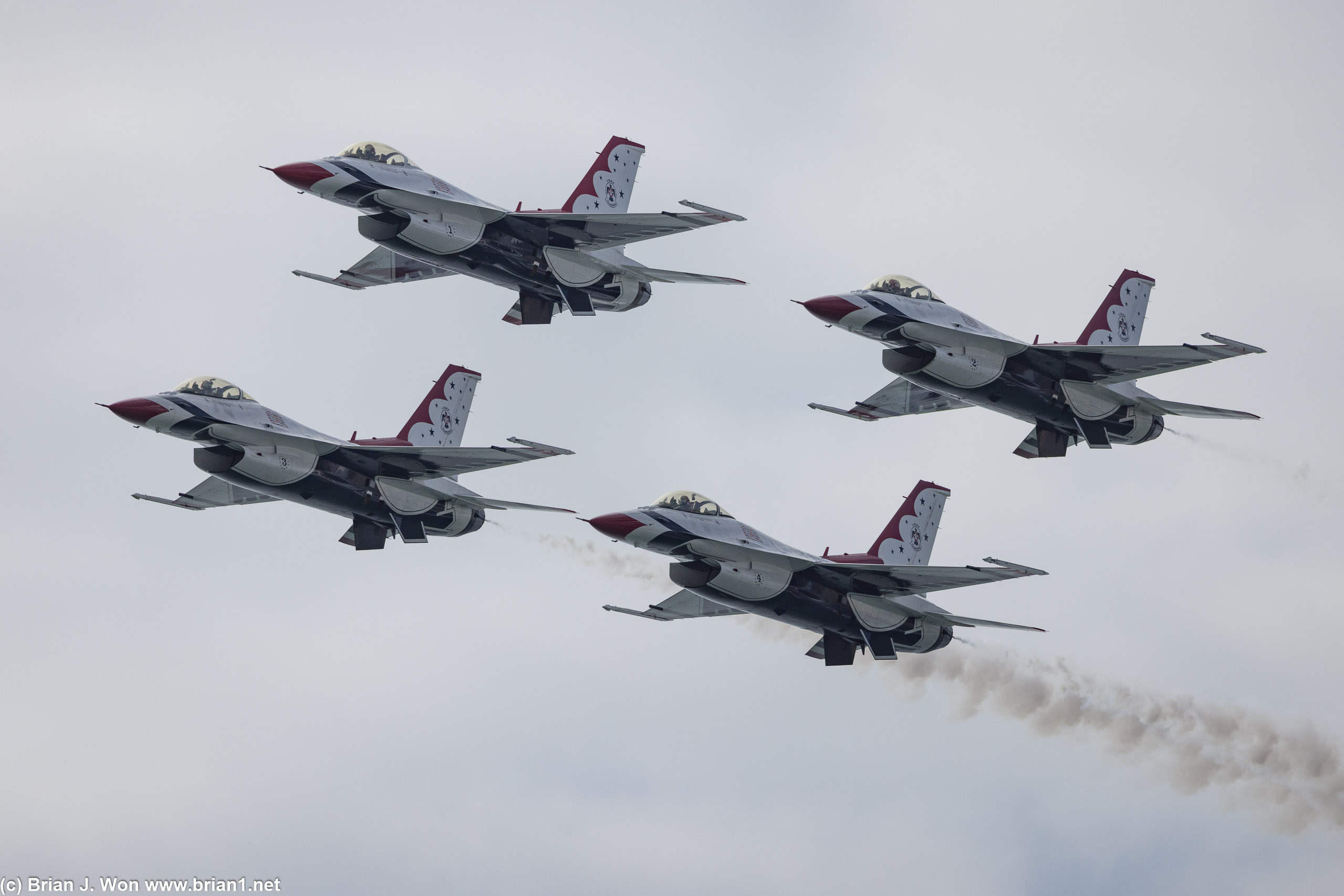 Time for the headline act, the USAF Thunderbirds.