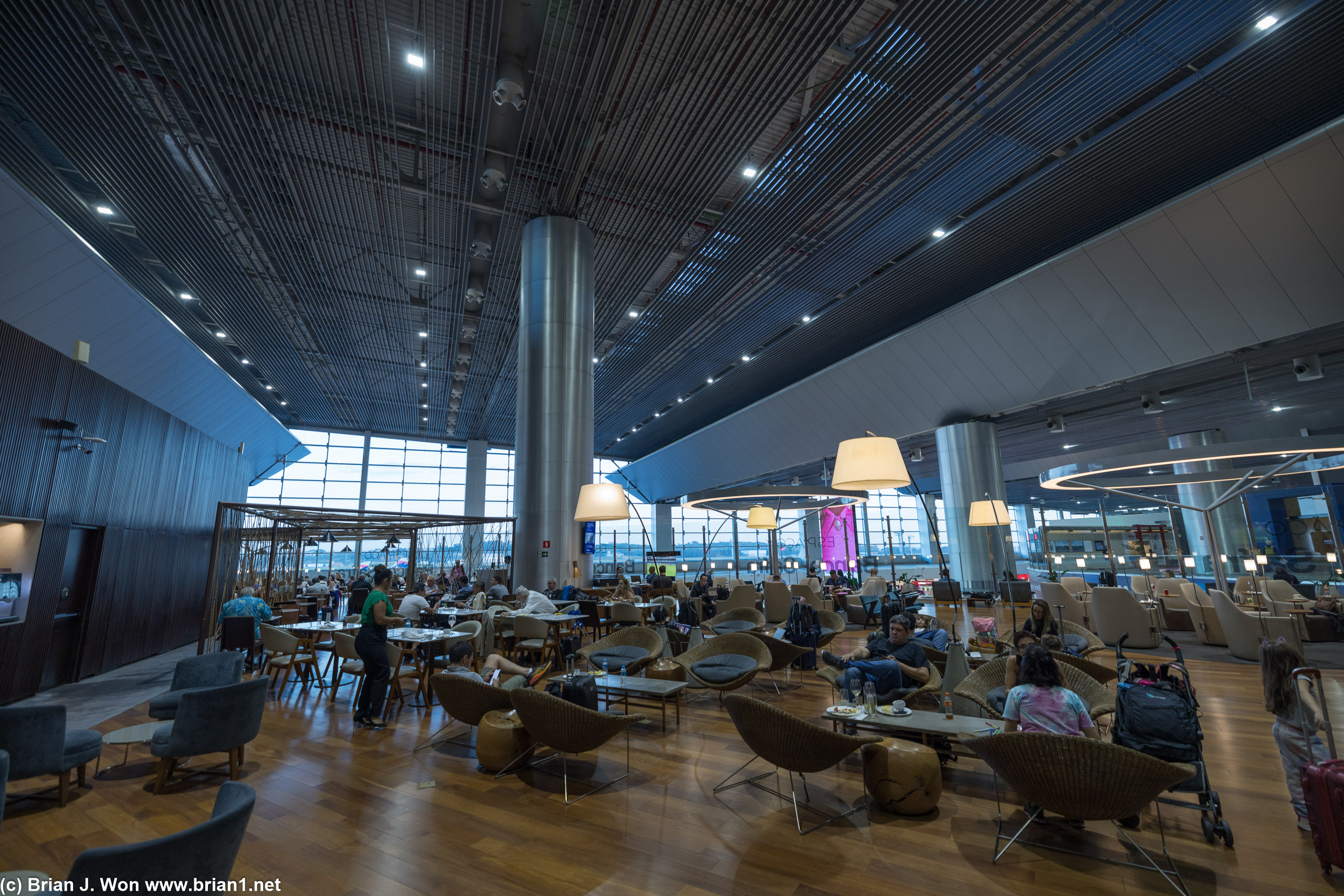It's a big lounge that takes full advantage of the airport's high ceilings.