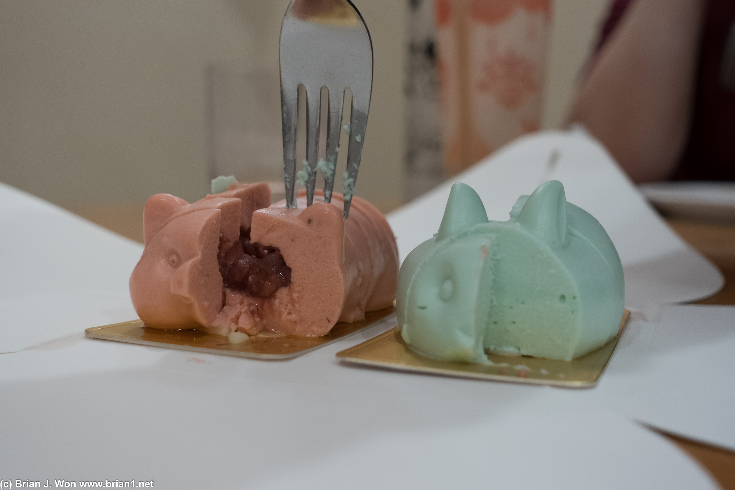 Confirmed, pig is red bean filled. They look so sad now.