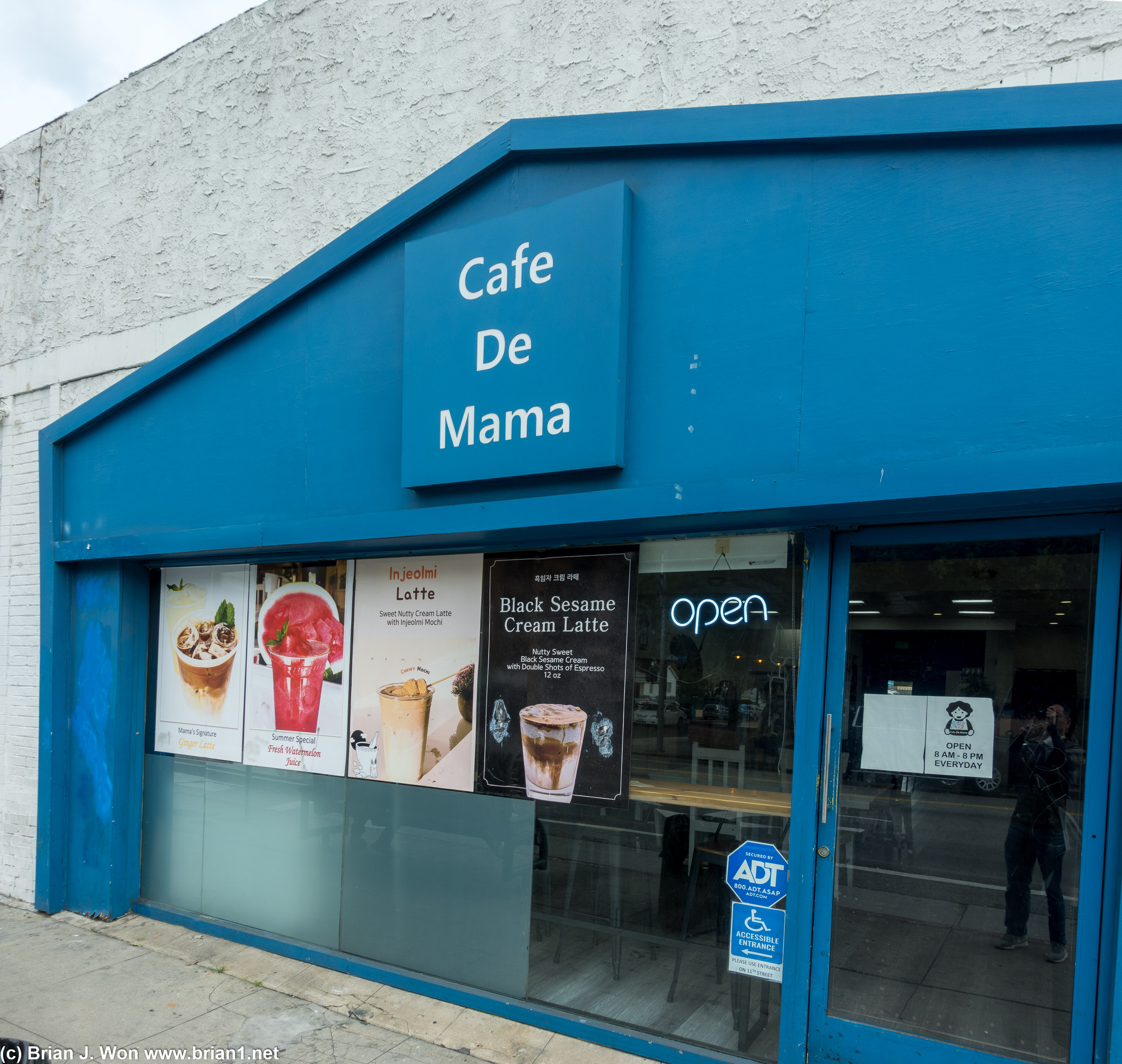 Cafe De Mama.