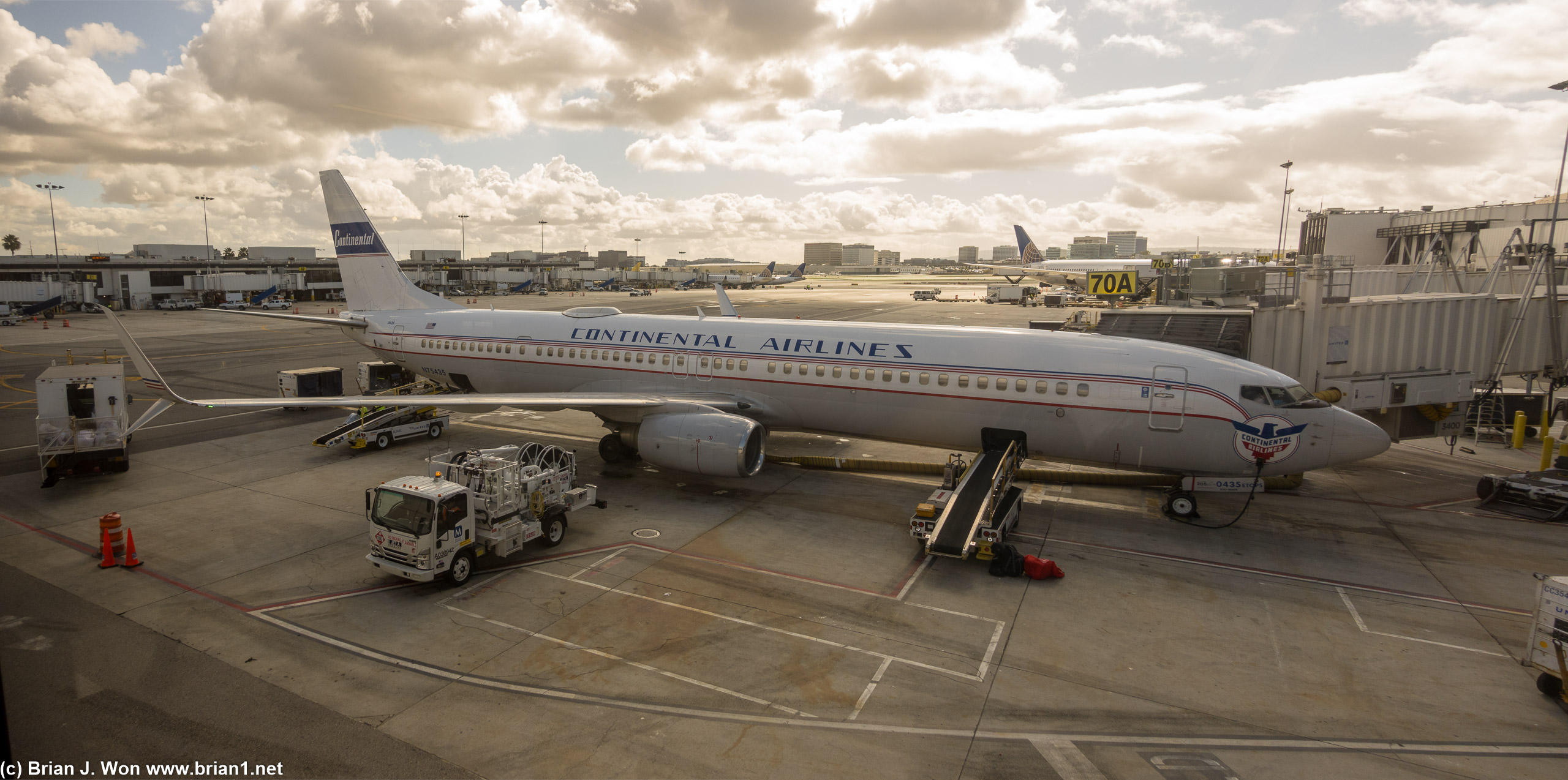 United 737-900ER in Continential heritage livery.