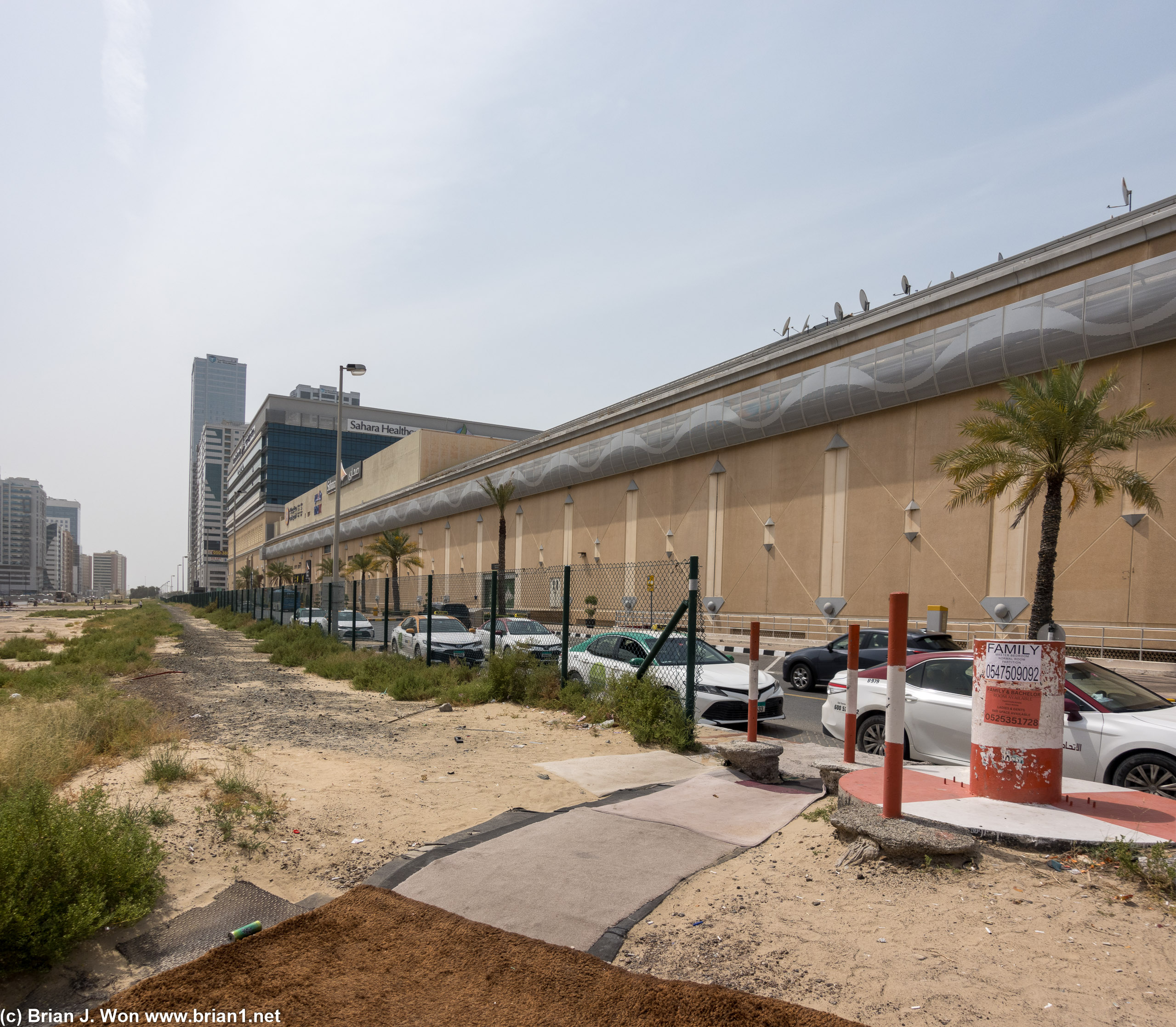 Border between Dubai and Sharjah near Sahara Centre.