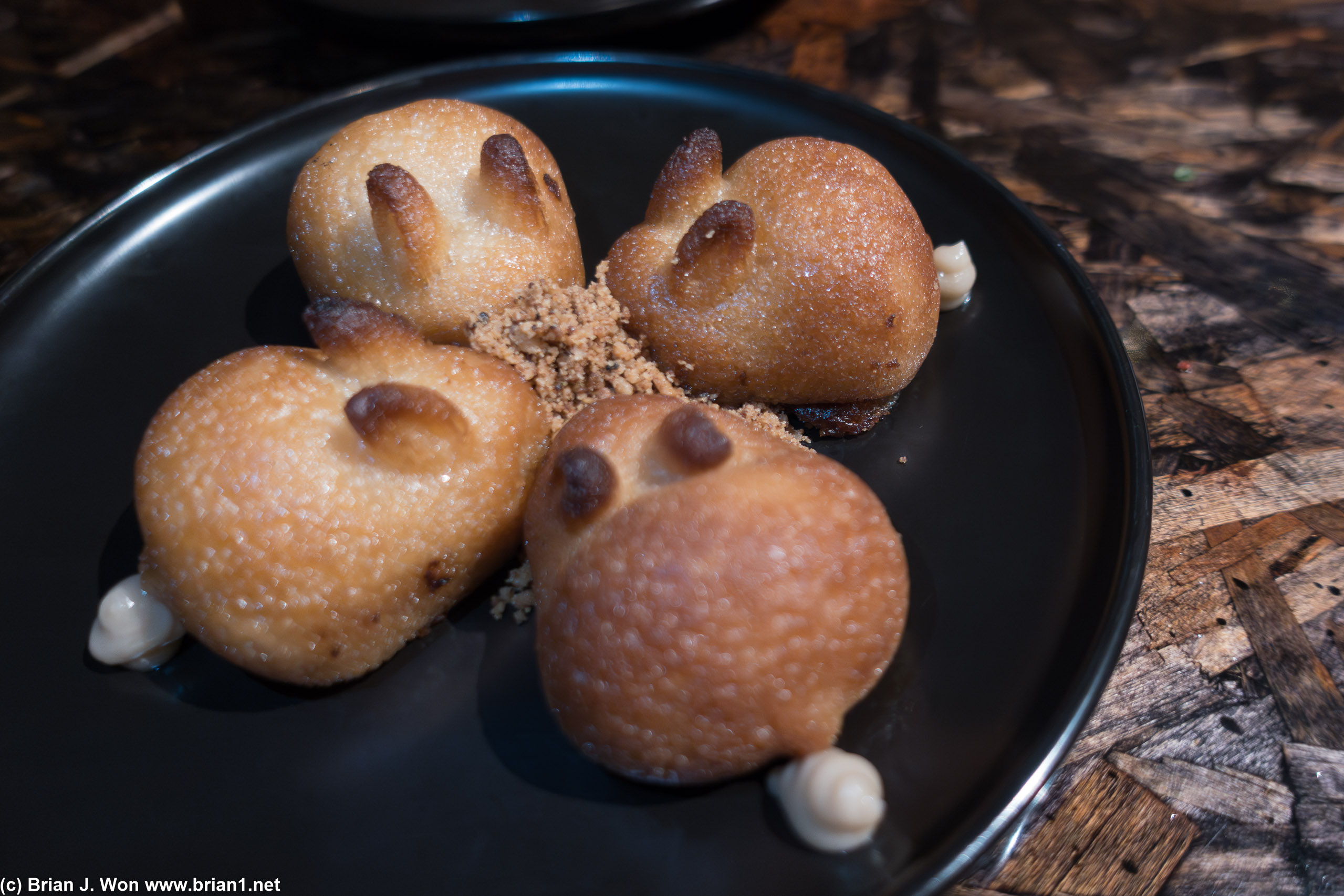 Continuing the theme of animal shaped desserts, rabbit shaped mochi.