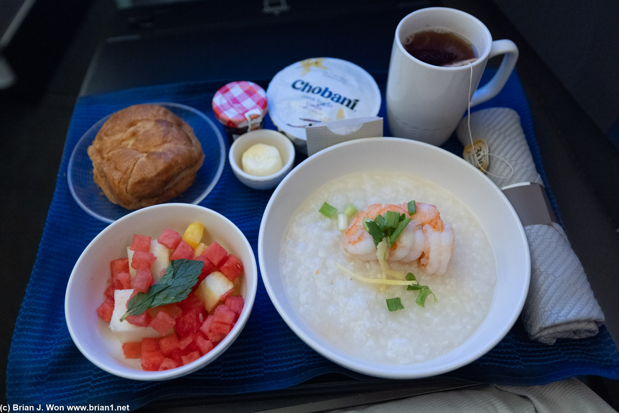 Congee is the one thing United usually does well. The new watermelon/pineapple fruit salad is good, too.