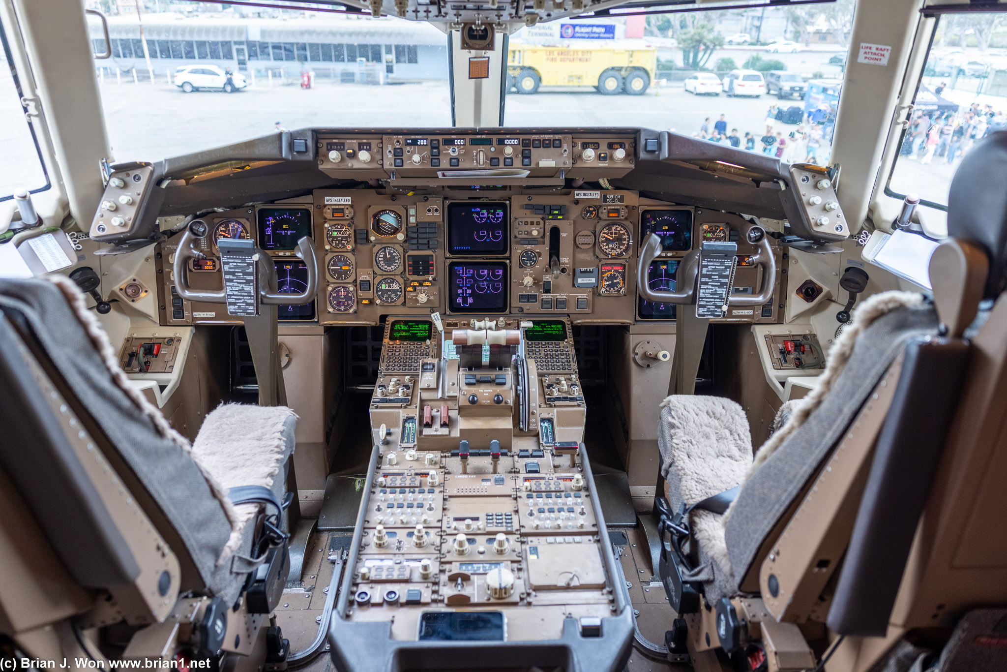 Cockpit of DHL 767-300.