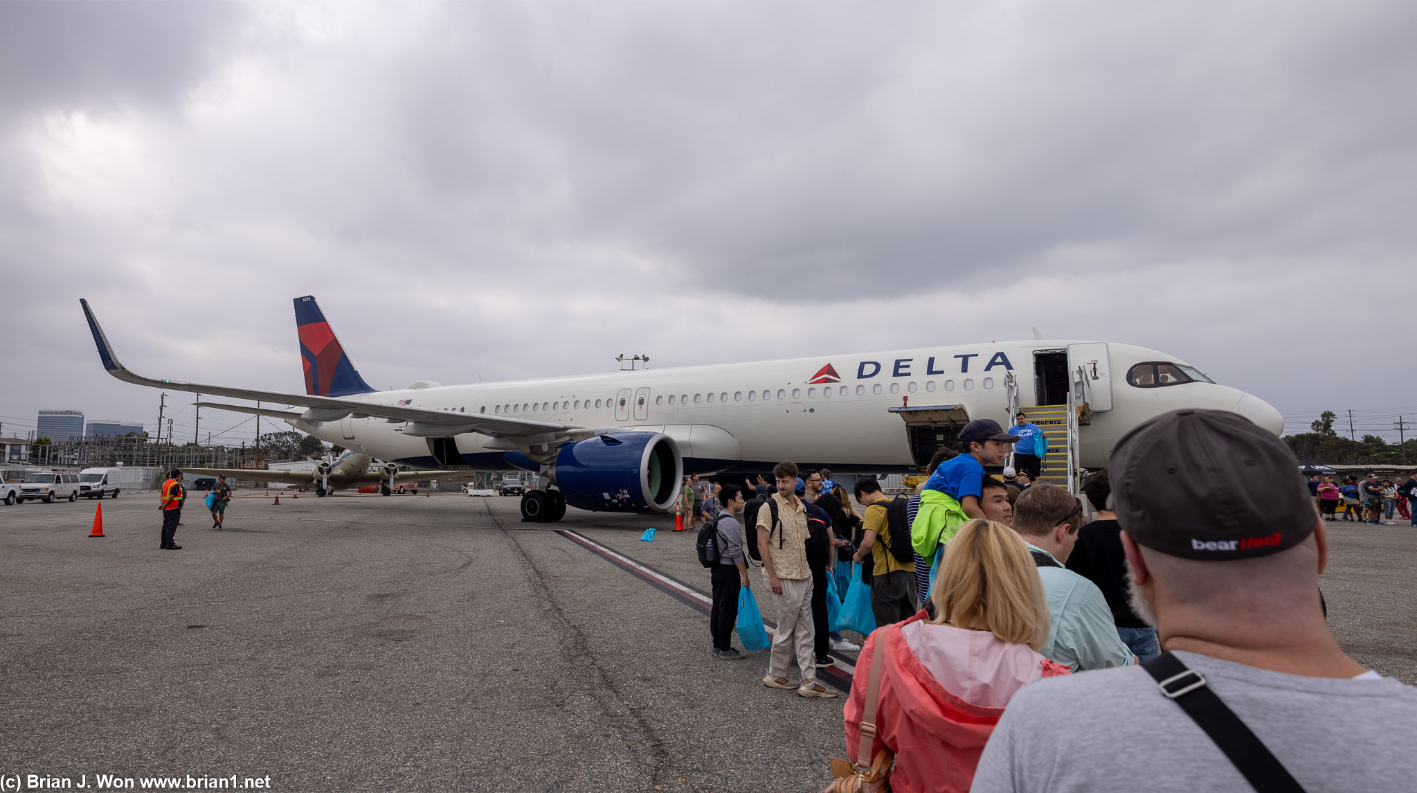 Big line to get onboard the Delta A321neo.