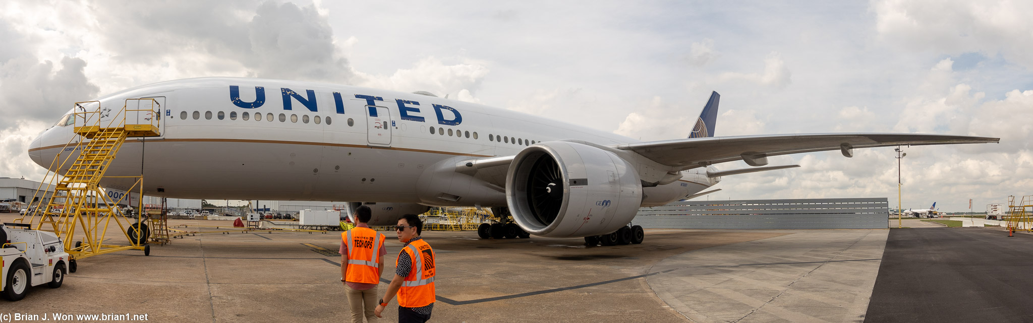 N78001, United's first 777-200.