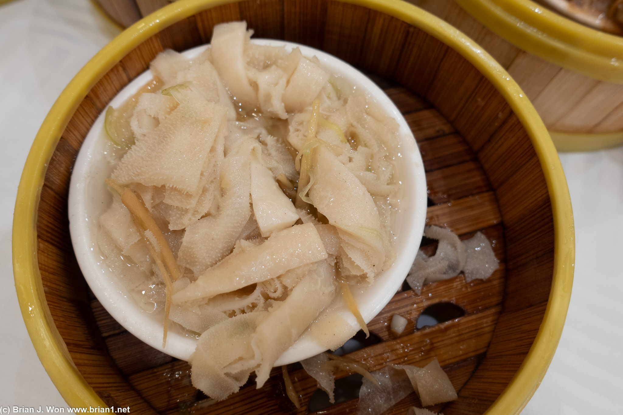 Ngau paak yip (steamed ginger beef tripe).