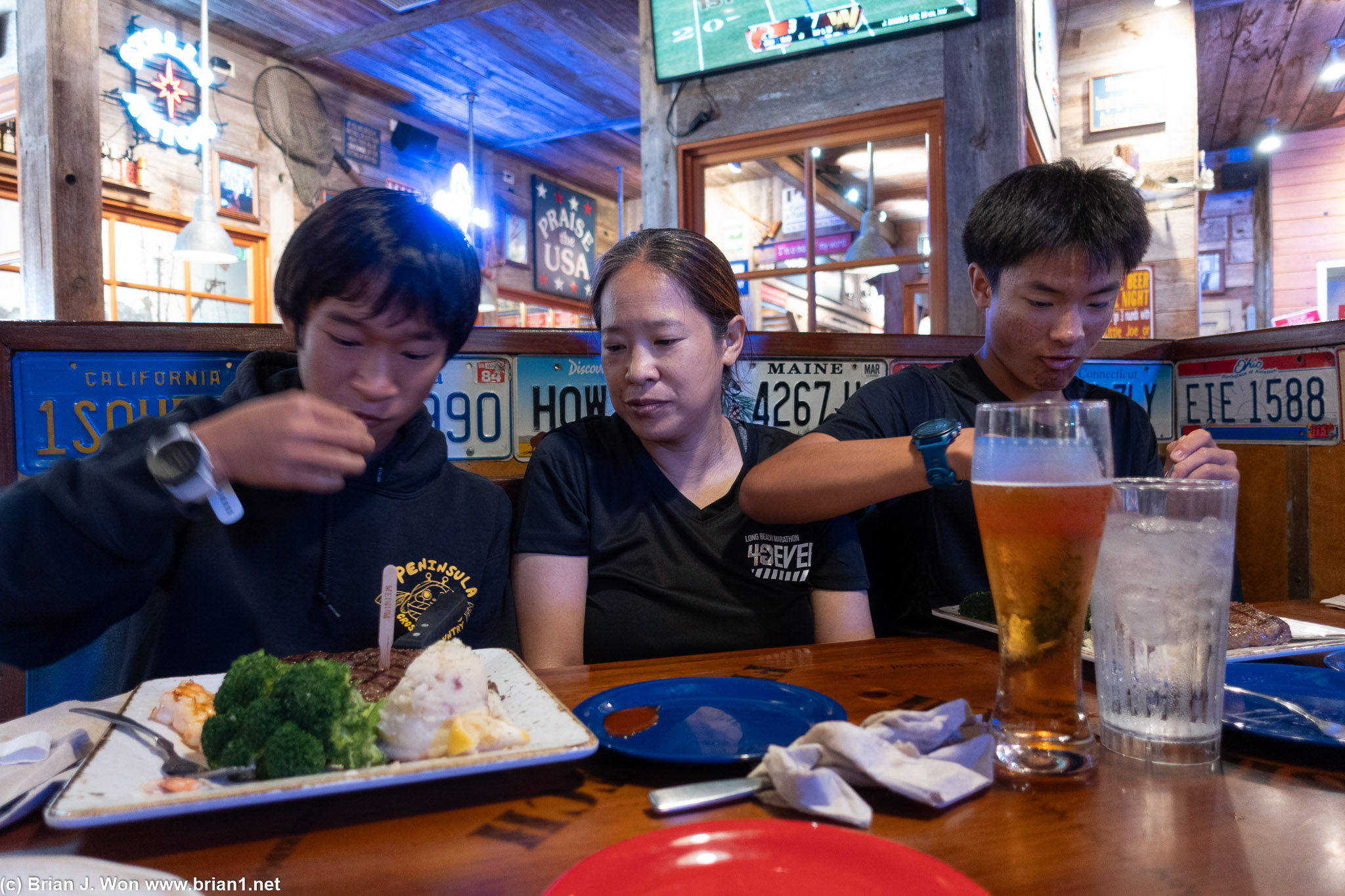 The three Lee guys ordered the same thing.