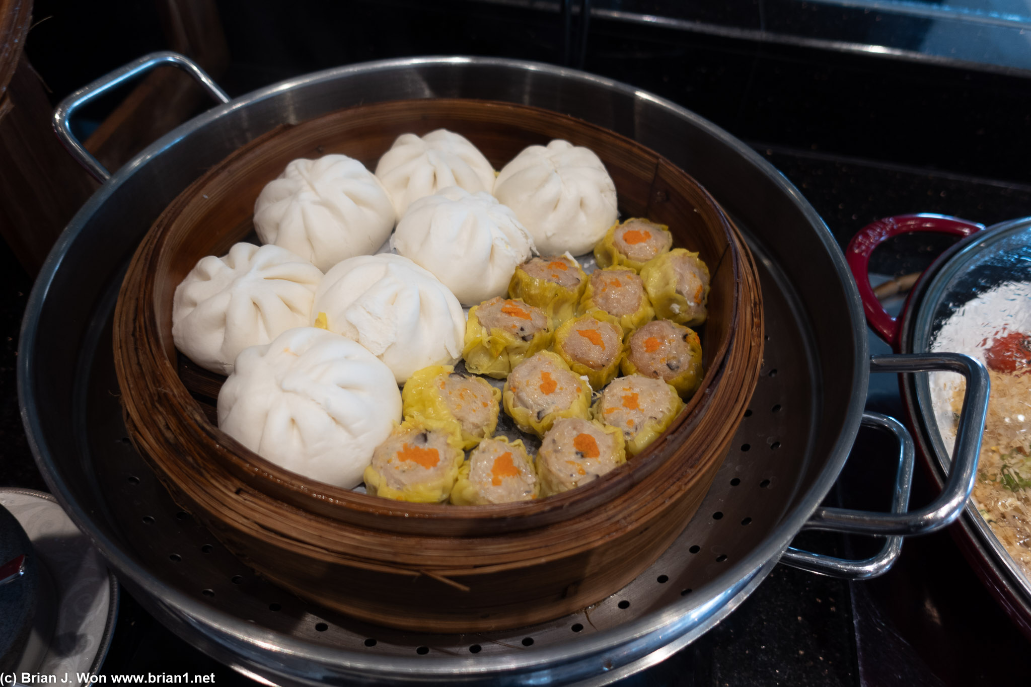 Buns (chicken? pork? not sure) and shu mai.