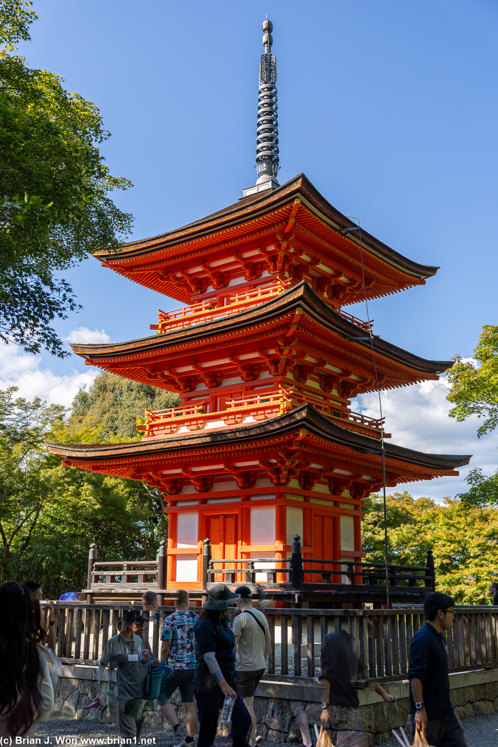 That little pagoda in the distance, now up-close.