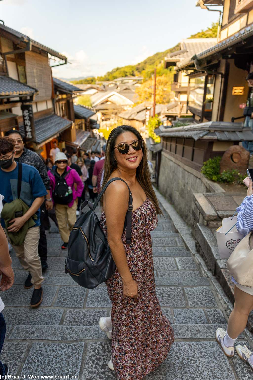 On the very crowded Sannen-Zaka Path.