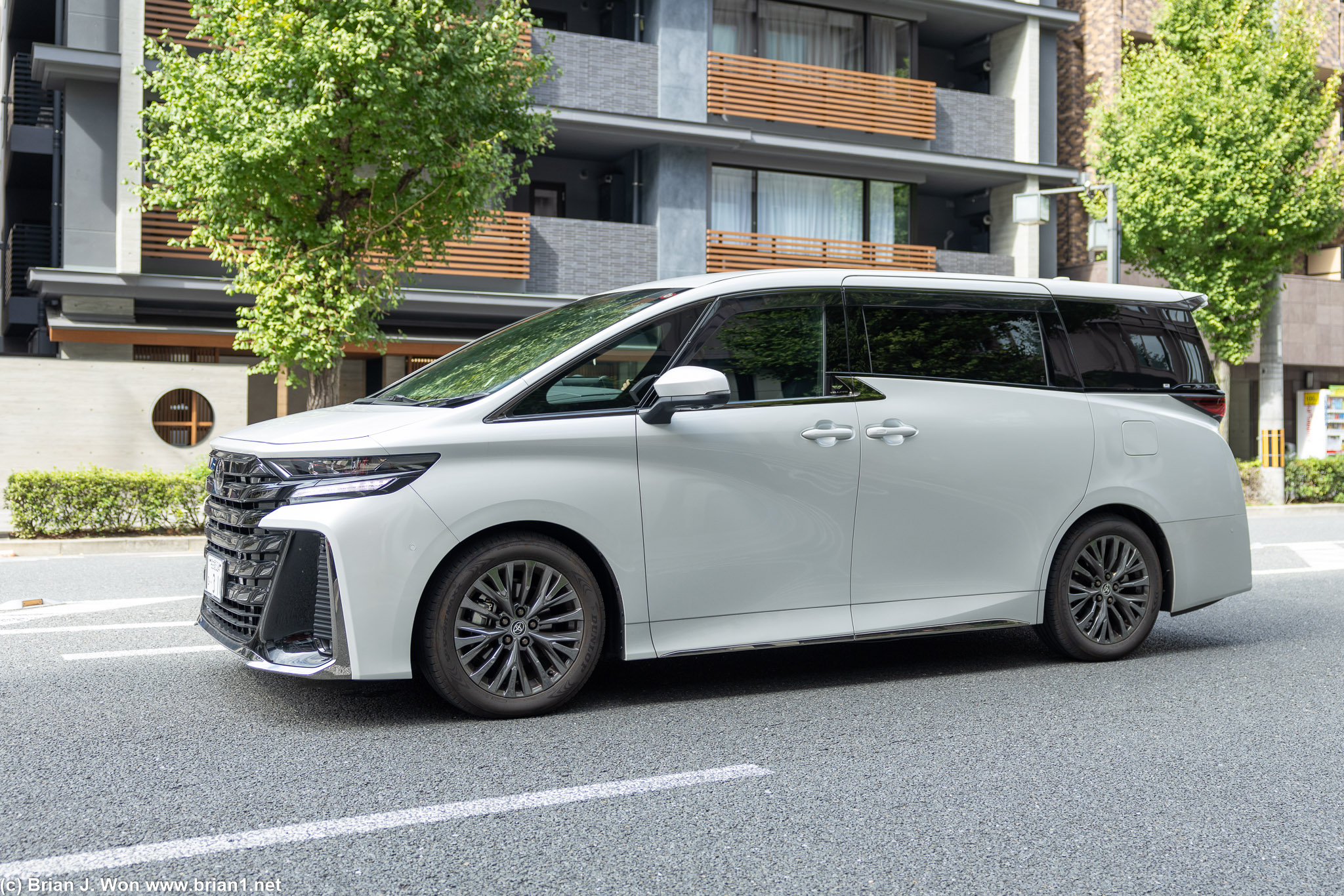 Toyota Alphard.