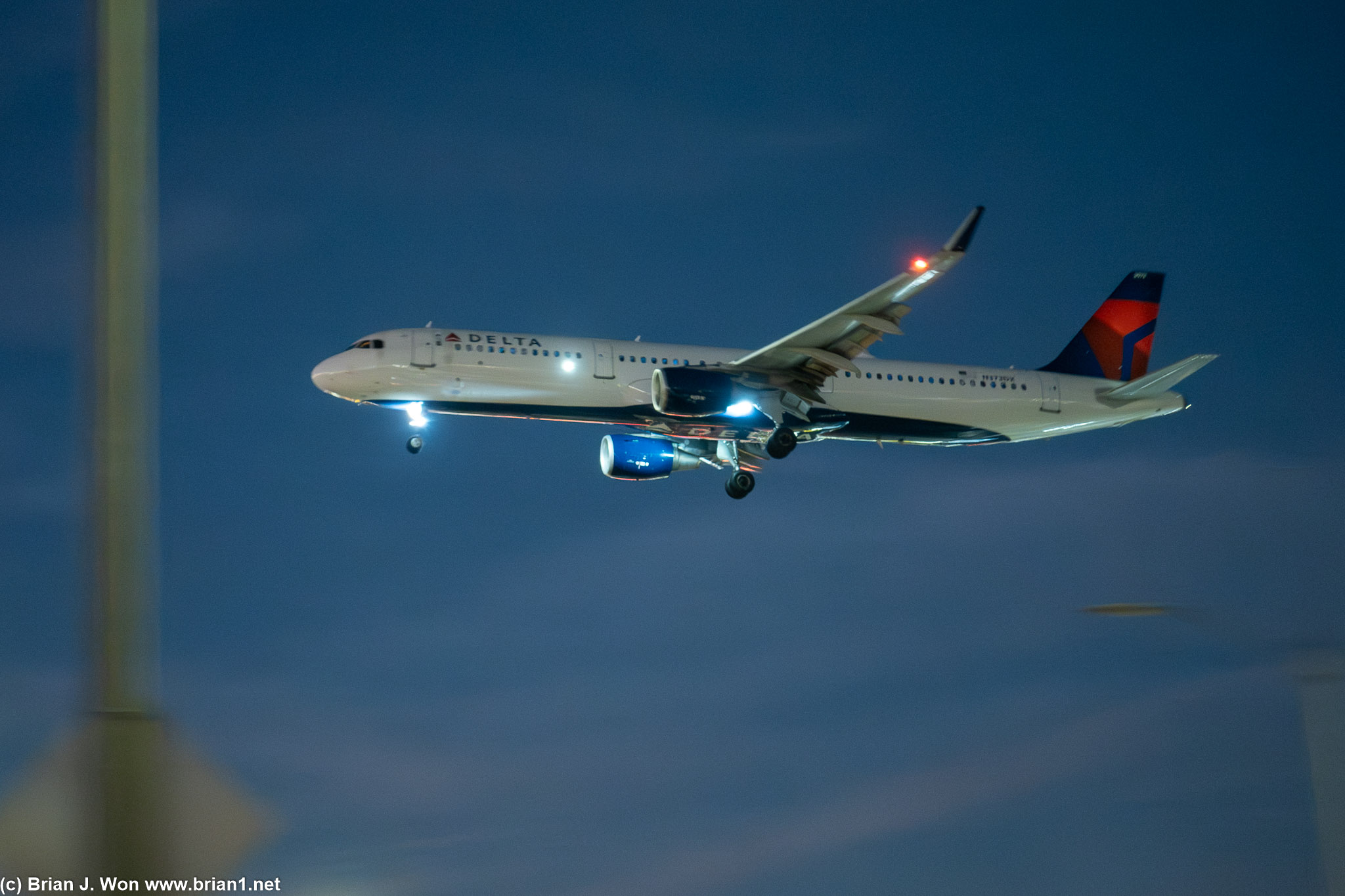 Delta Airbus A321 coming in for landing.