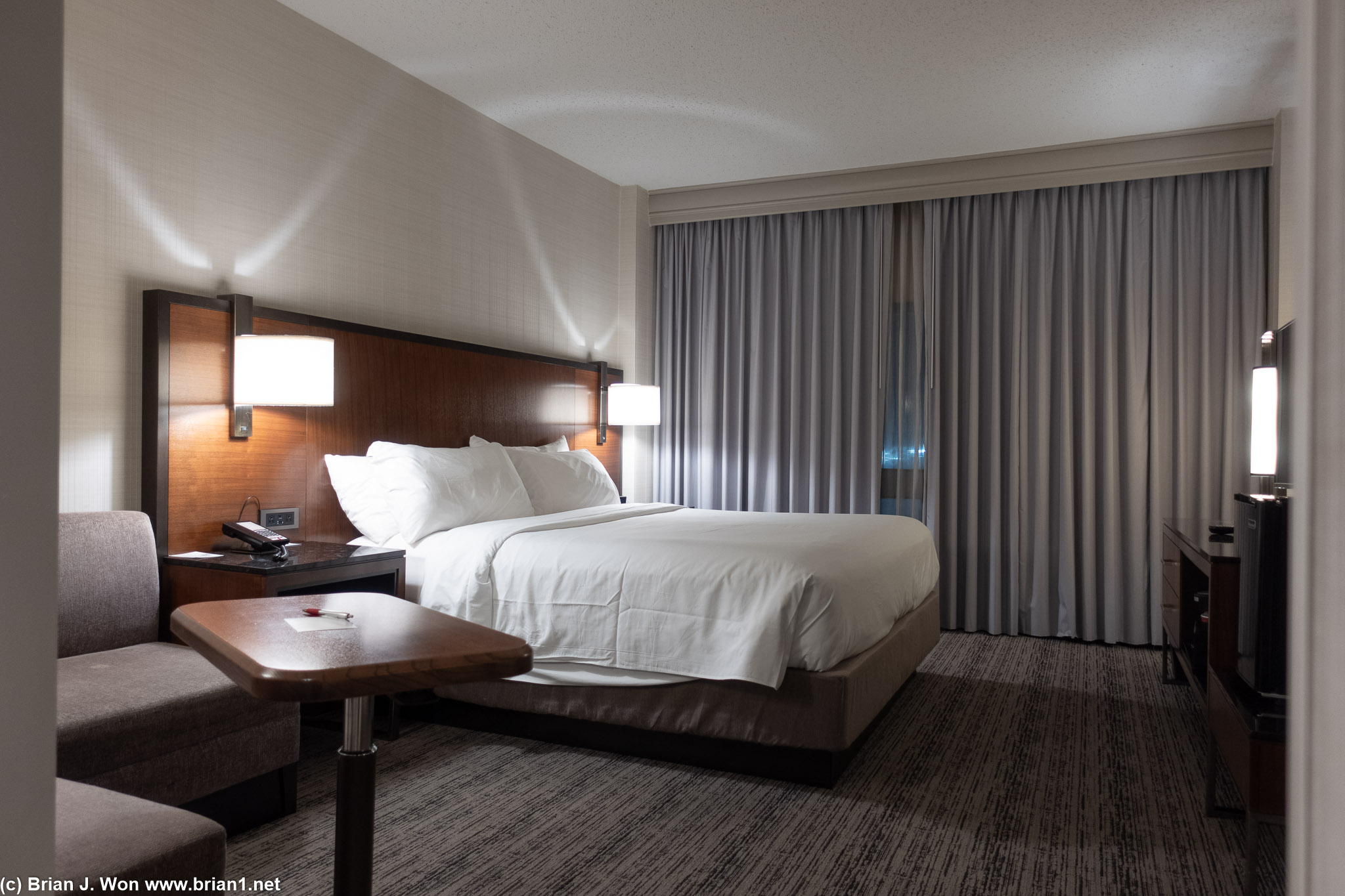 Houston Intercontinental Airport Marriott gave me a nice room for a standard room.