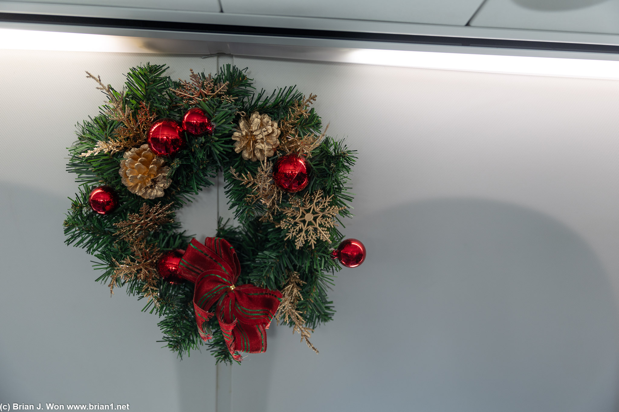 They used some beautiful little wreaths.