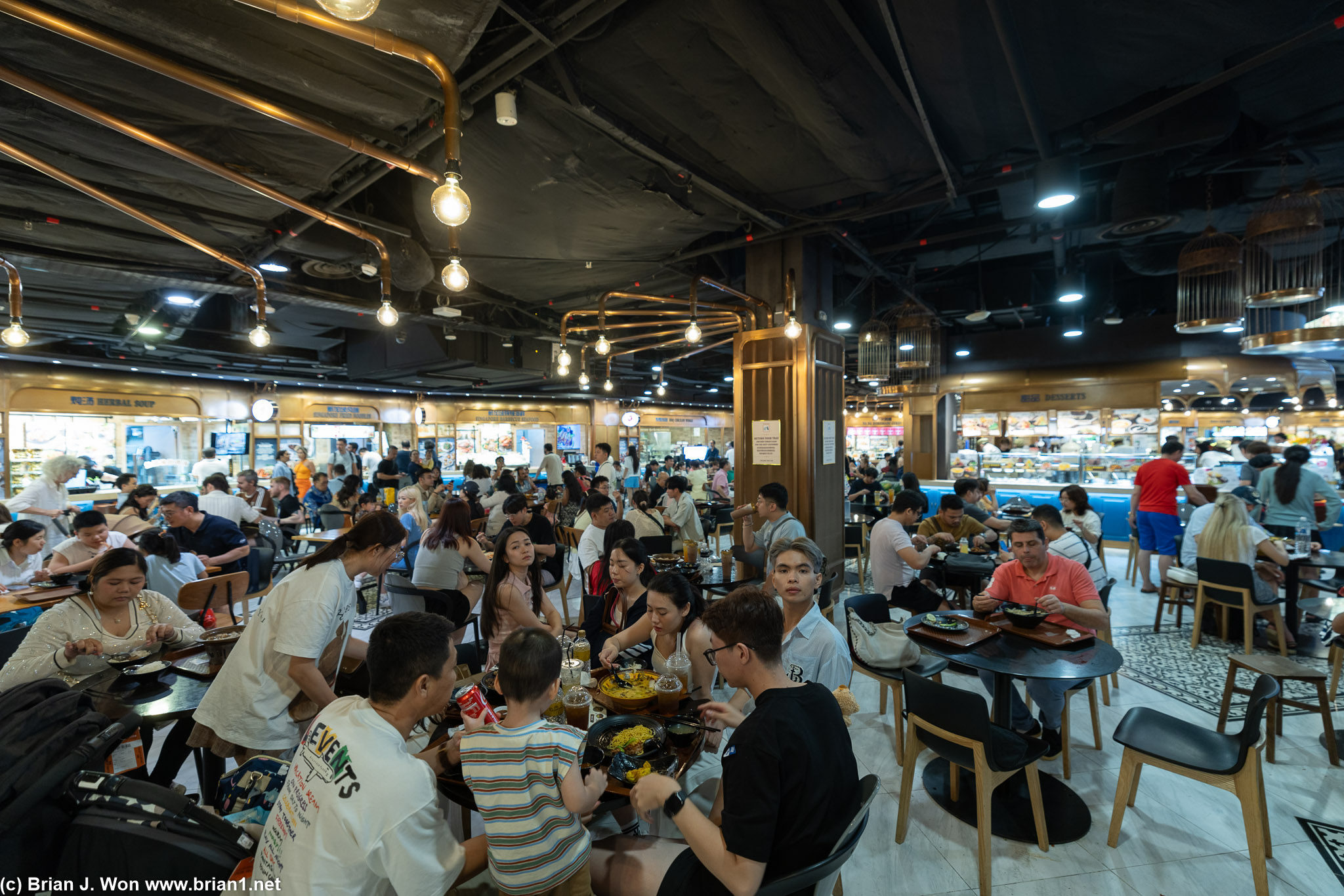 Past 10pm, food court finally has some seating opening up.