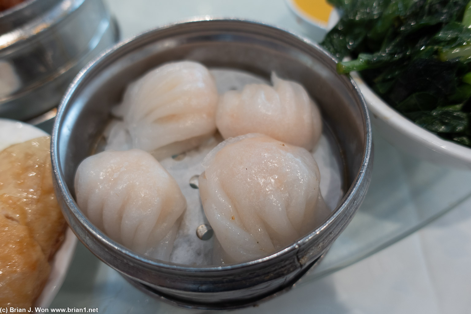 Har gow skins too thick and not enough folds, but taste was fine.