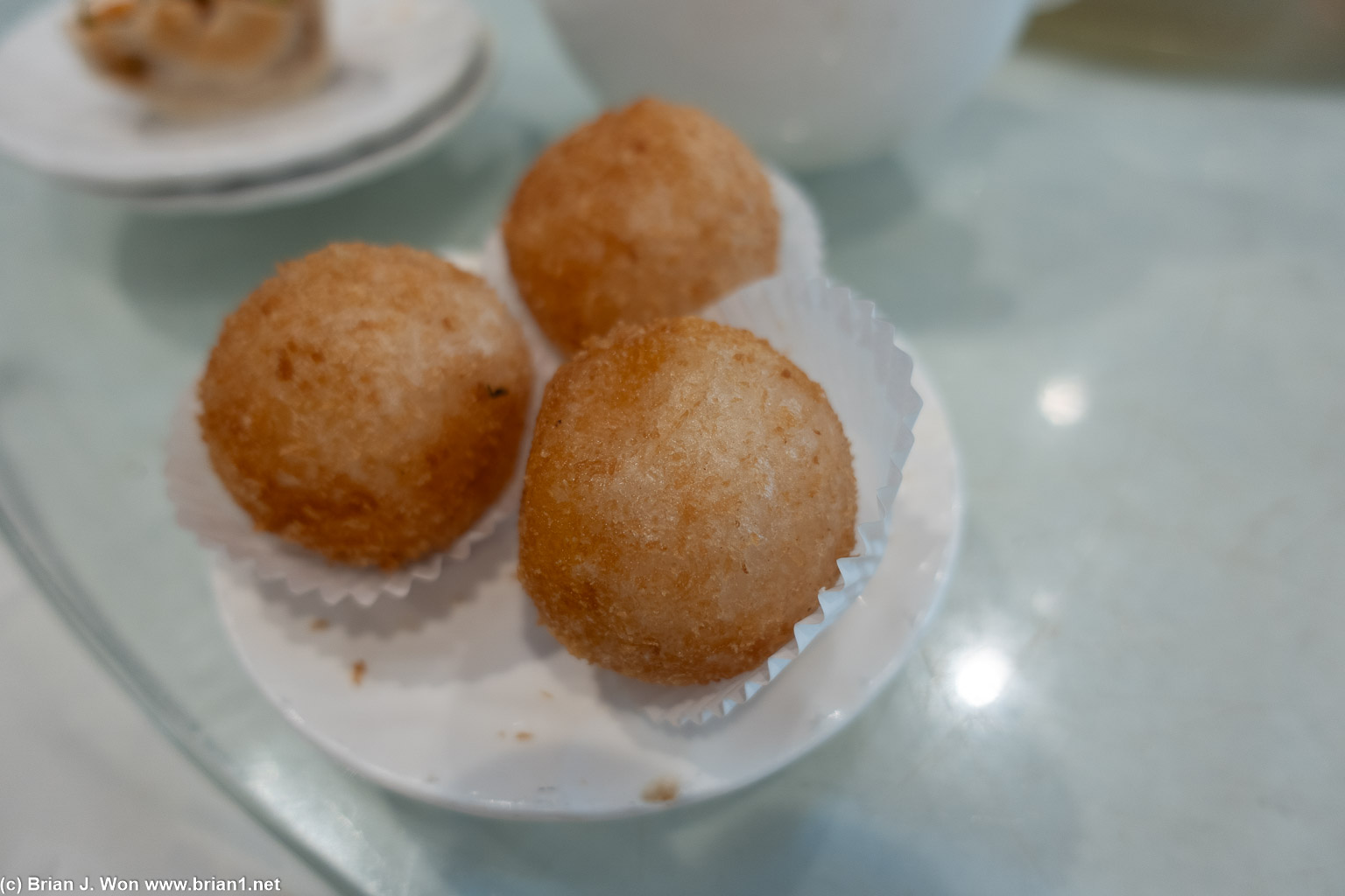 Ham sui gok (deep fried glutinous rice ball).