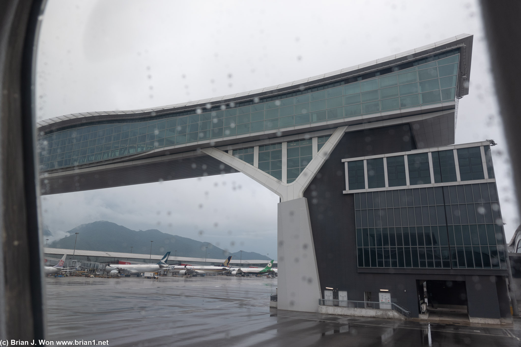 Closer-up view of the Sky Bridge and the satellite concourse.