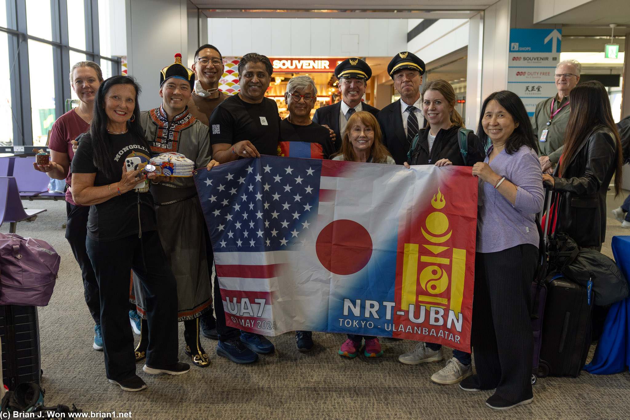 All the crazy United 1K/GS/MM Facebook group members on the inaugural flight.