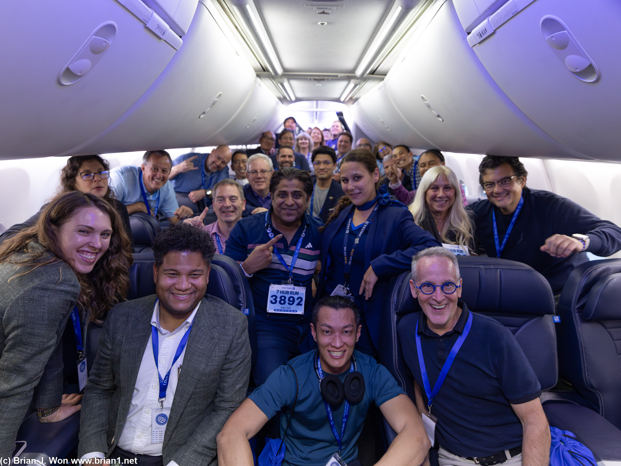 30 people DO fit into the first class cabin of a 737-900ER.