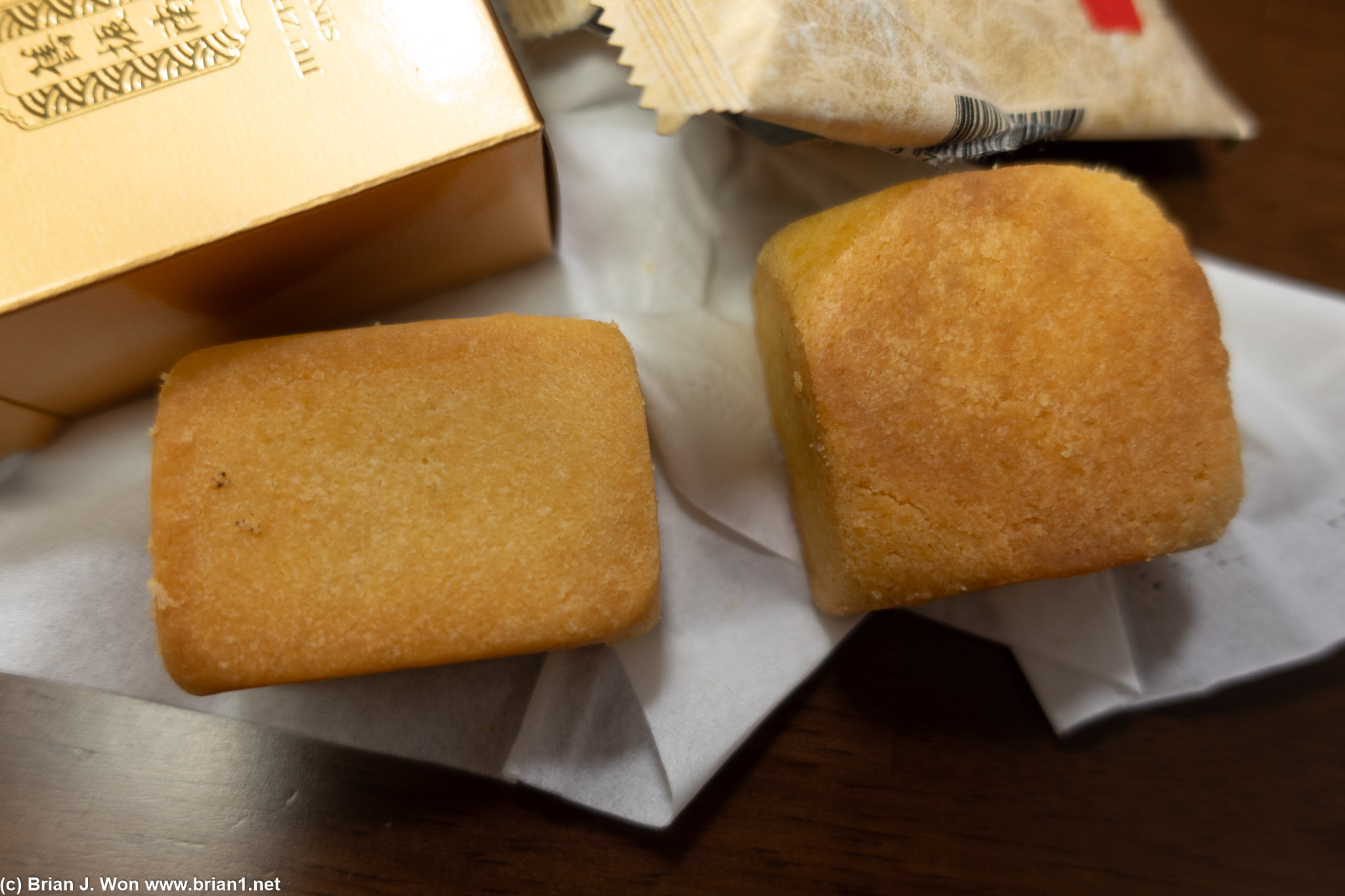 Jiu Zhen Nan and Chia Te pineapple cakes.