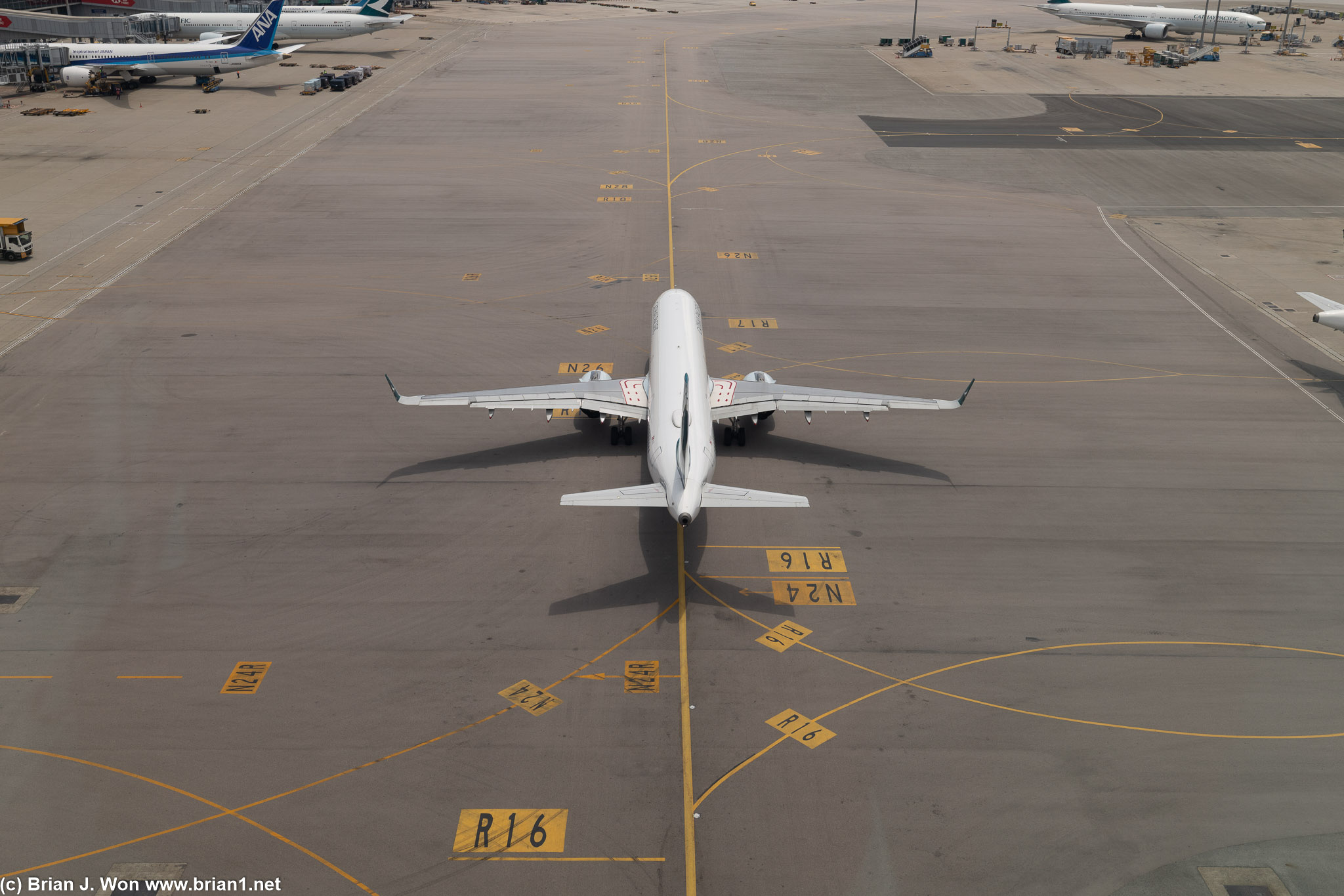 Cathay Pacific A321neo perfectly down the center line as viewed from the Sky Bridge.